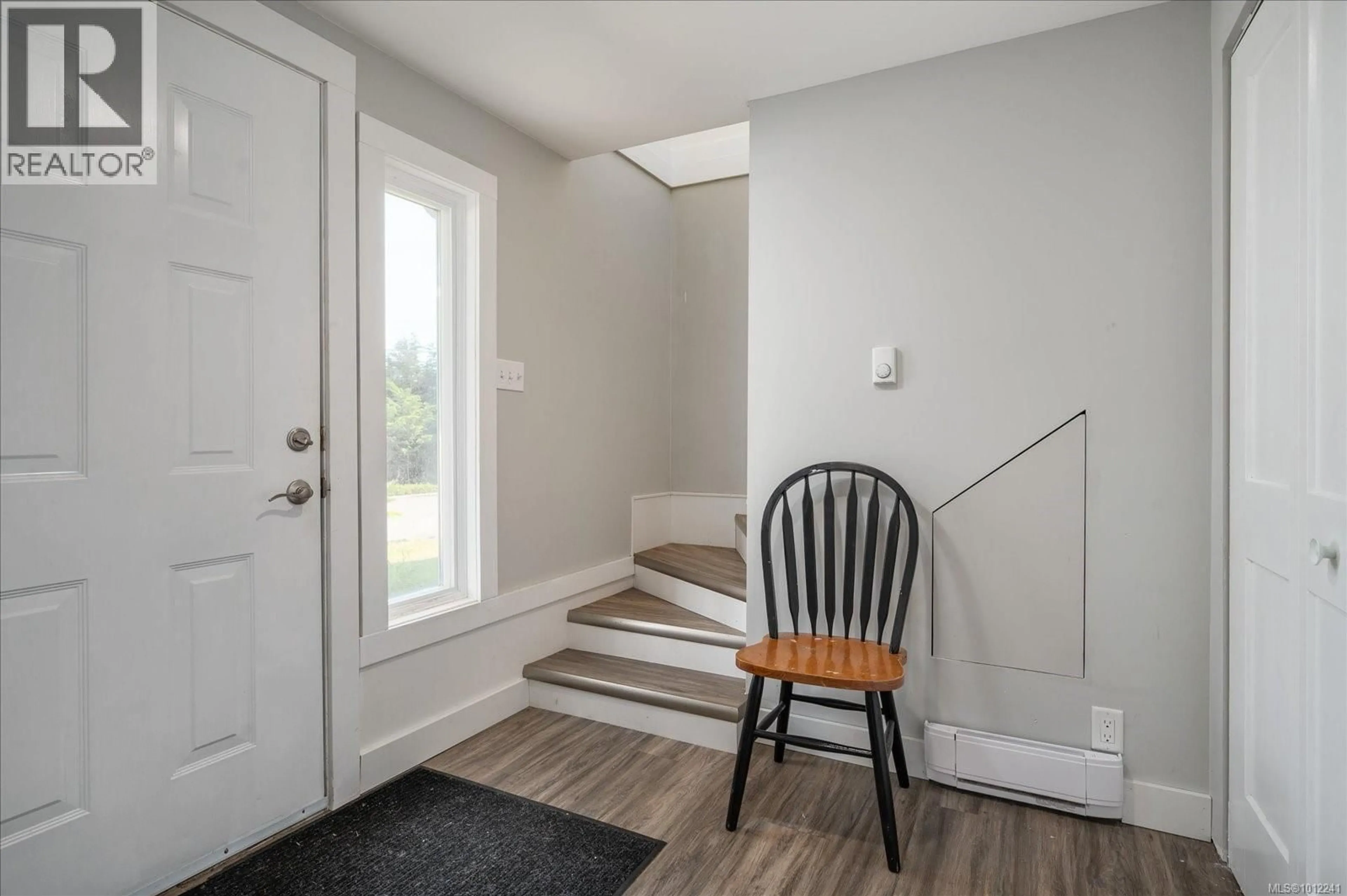 Indoor entryway for 5241 TOMS TURNABOUT, Nanaimo British Columbia V9T5M9