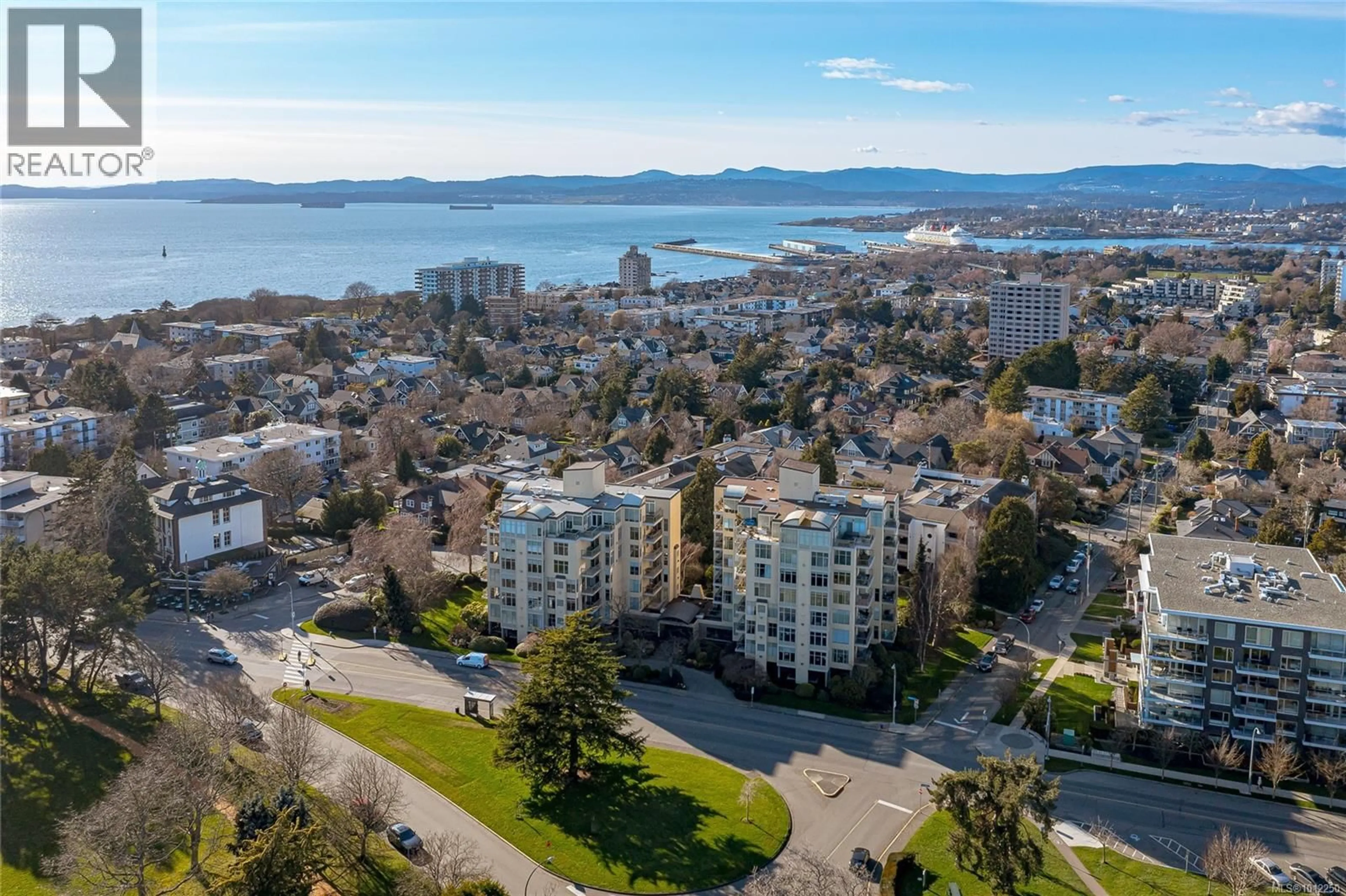 A pic from outside/outdoor area/front of a property/back of a property/a pic from drone, water/lake/river/ocean view for 530 - 188 DOUGLAS STREET, Victoria British Columbia V8V2P1
