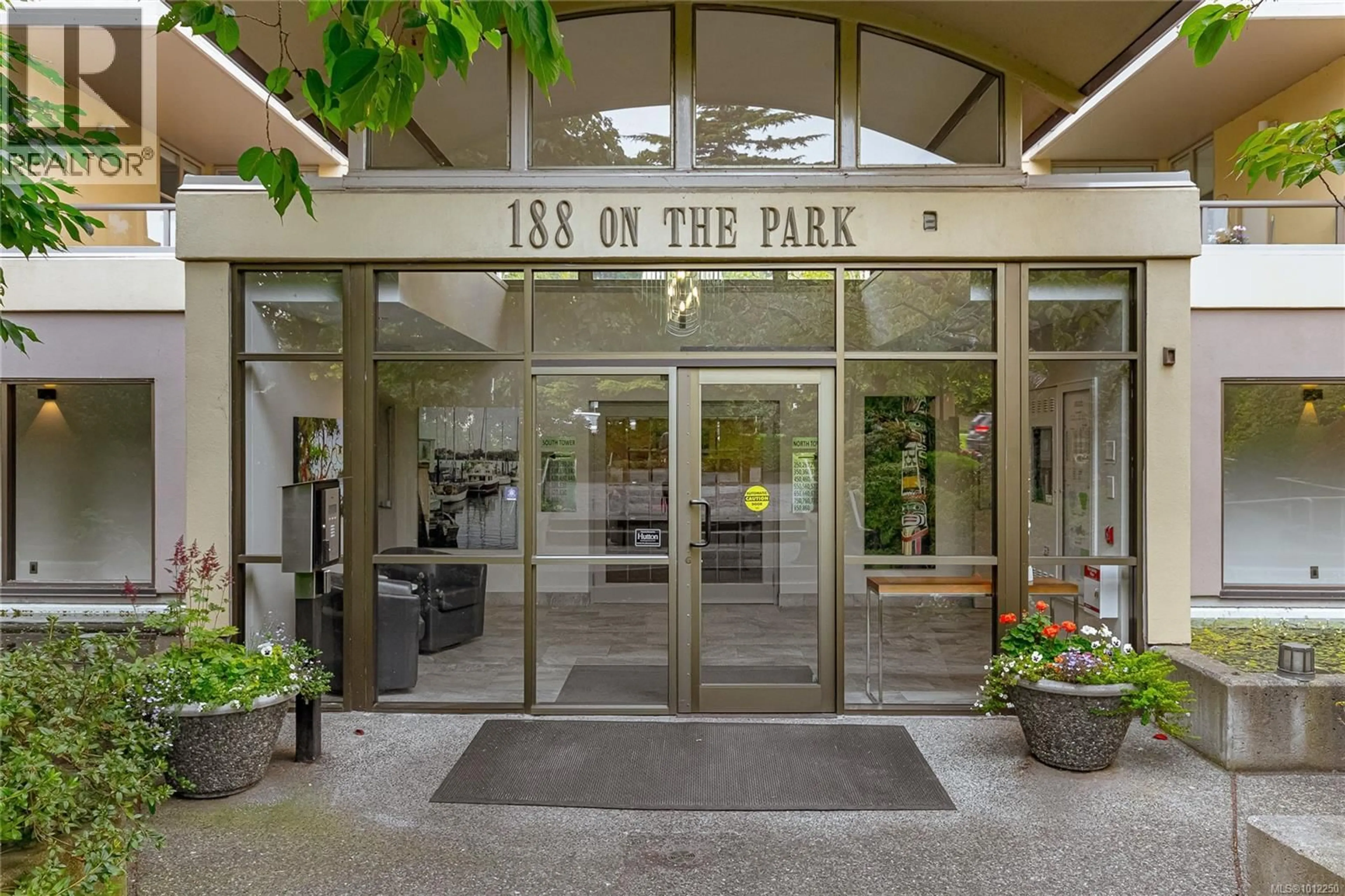 Lobby for 530 - 188 DOUGLAS STREET, Victoria British Columbia V8V2P1