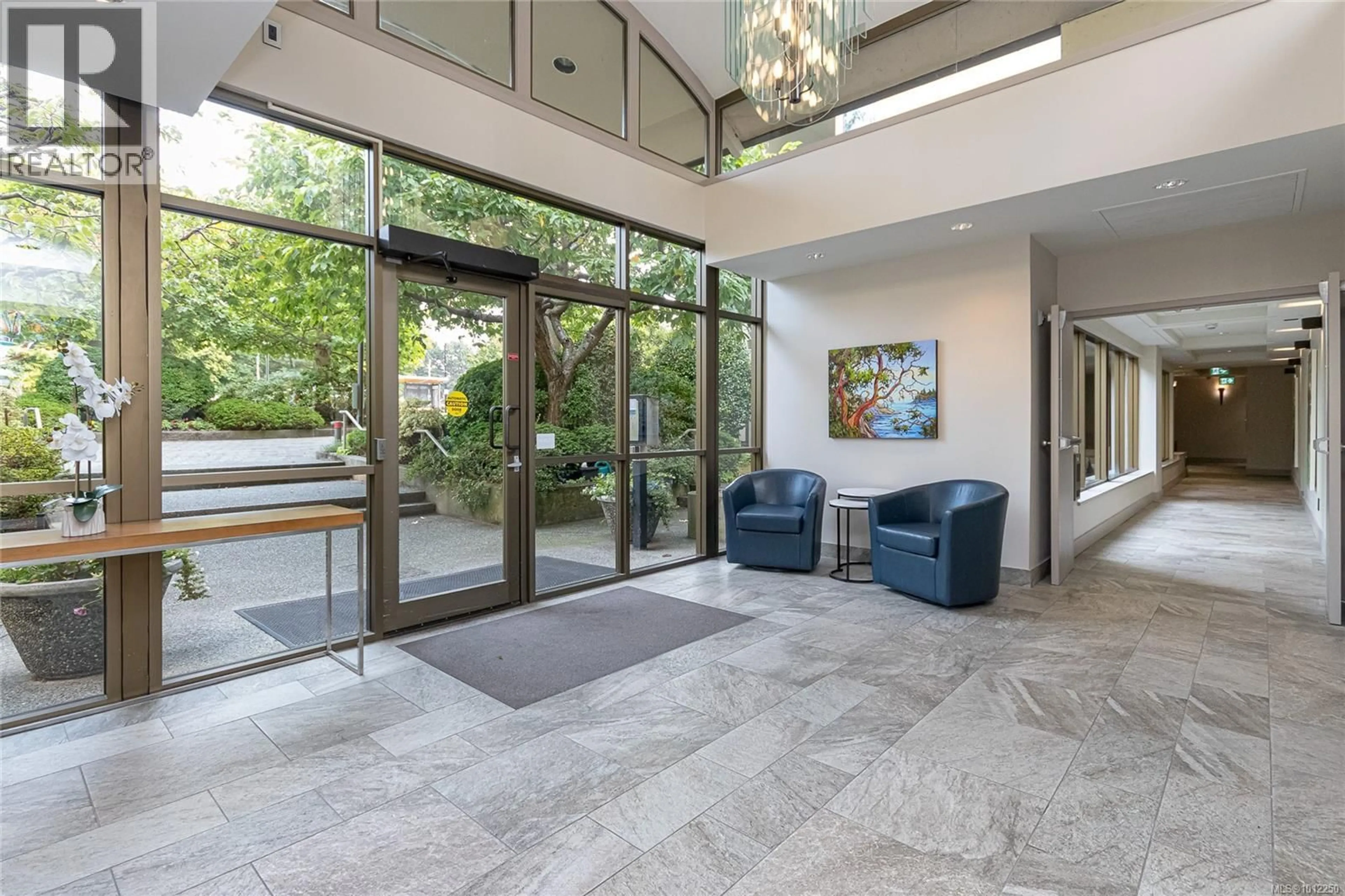 Indoor foyer for 530 - 188 DOUGLAS STREET, Victoria British Columbia V8V2P1