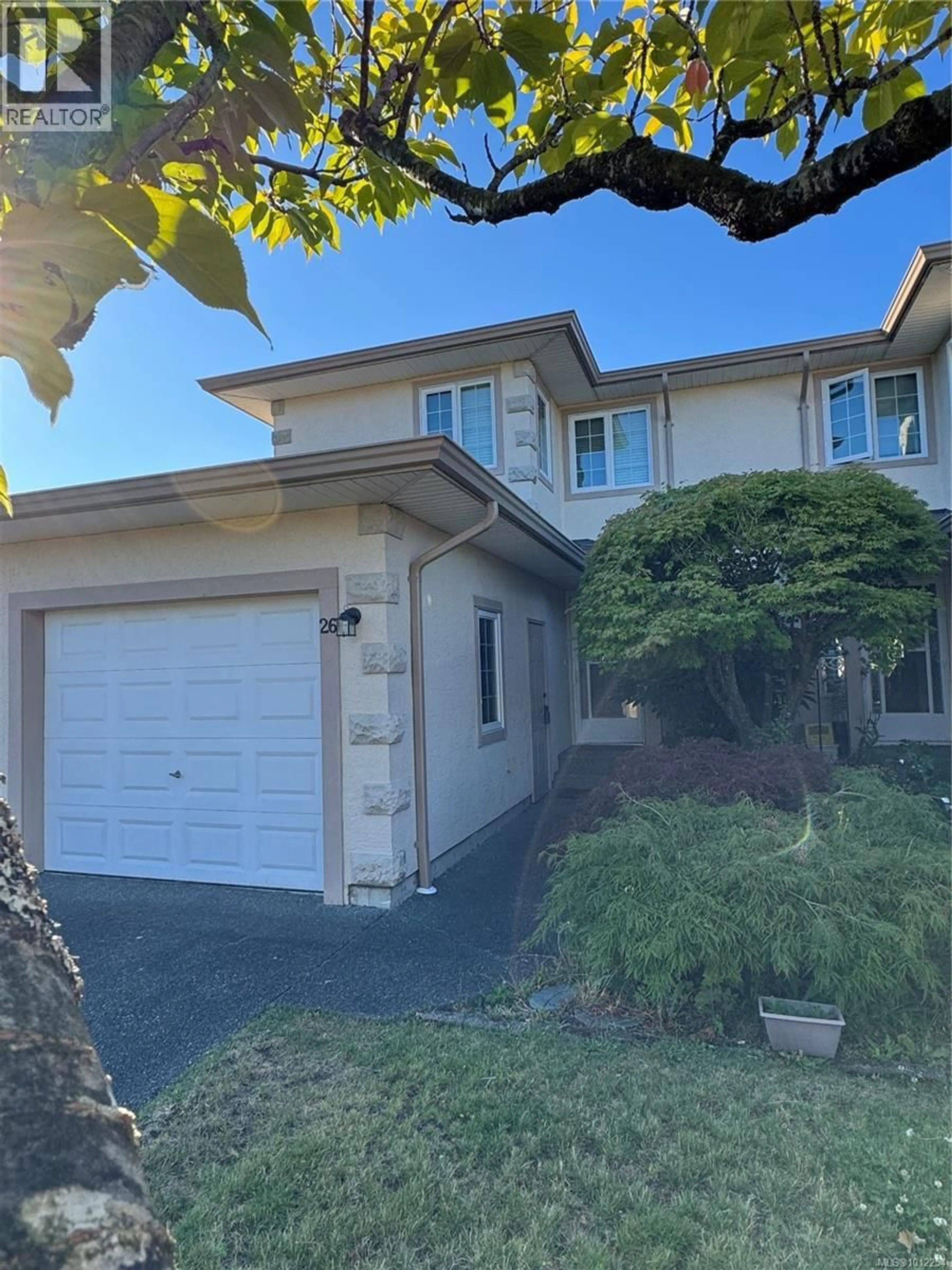 Home with vinyl exterior material, street for 26 - 2055 GALERNO ROAD, Campbell River British Columbia V9W6Z1