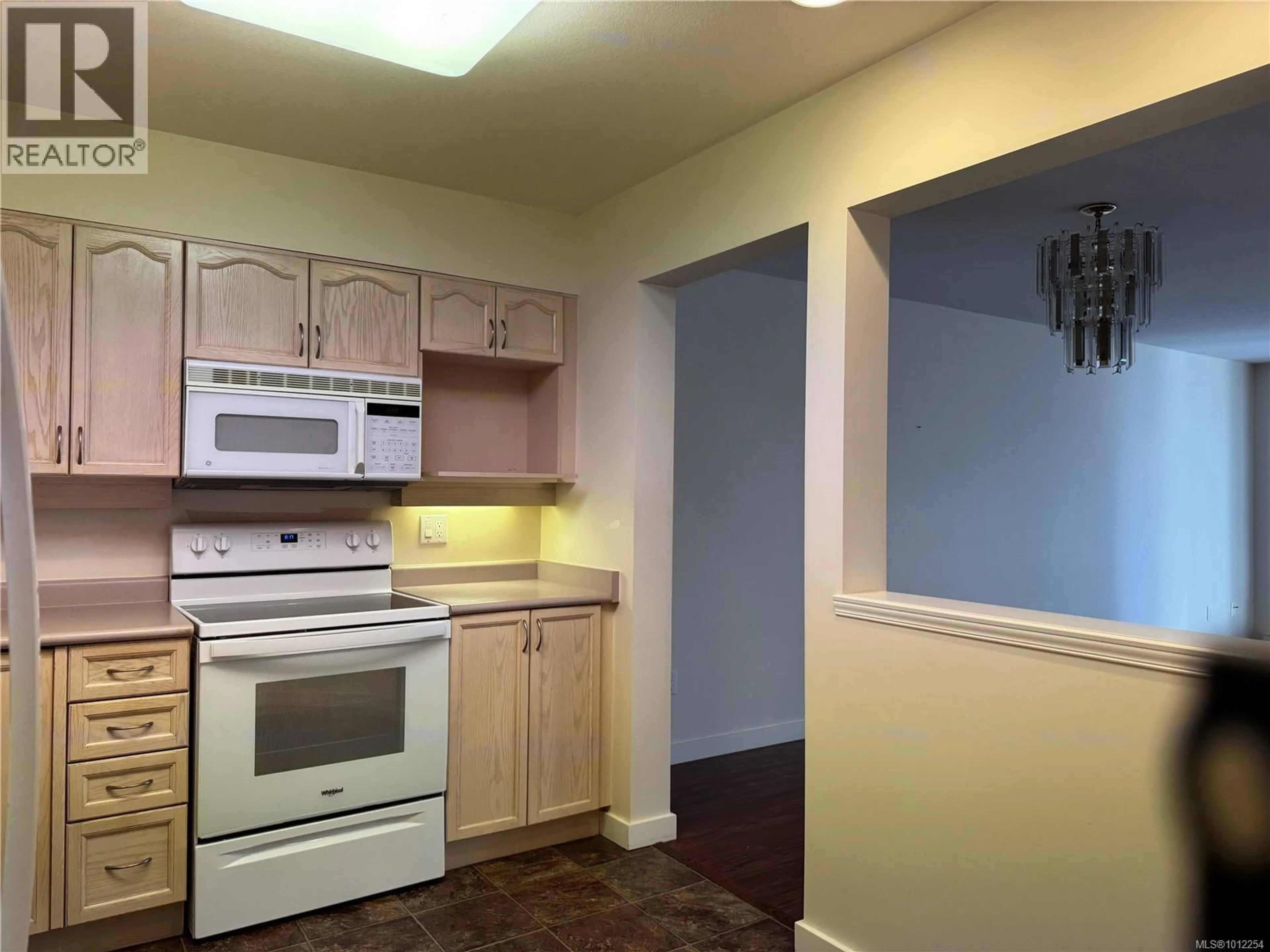 Standard kitchen, unknown for 26 - 2055 GALERNO ROAD, Campbell River British Columbia V9W6Z1