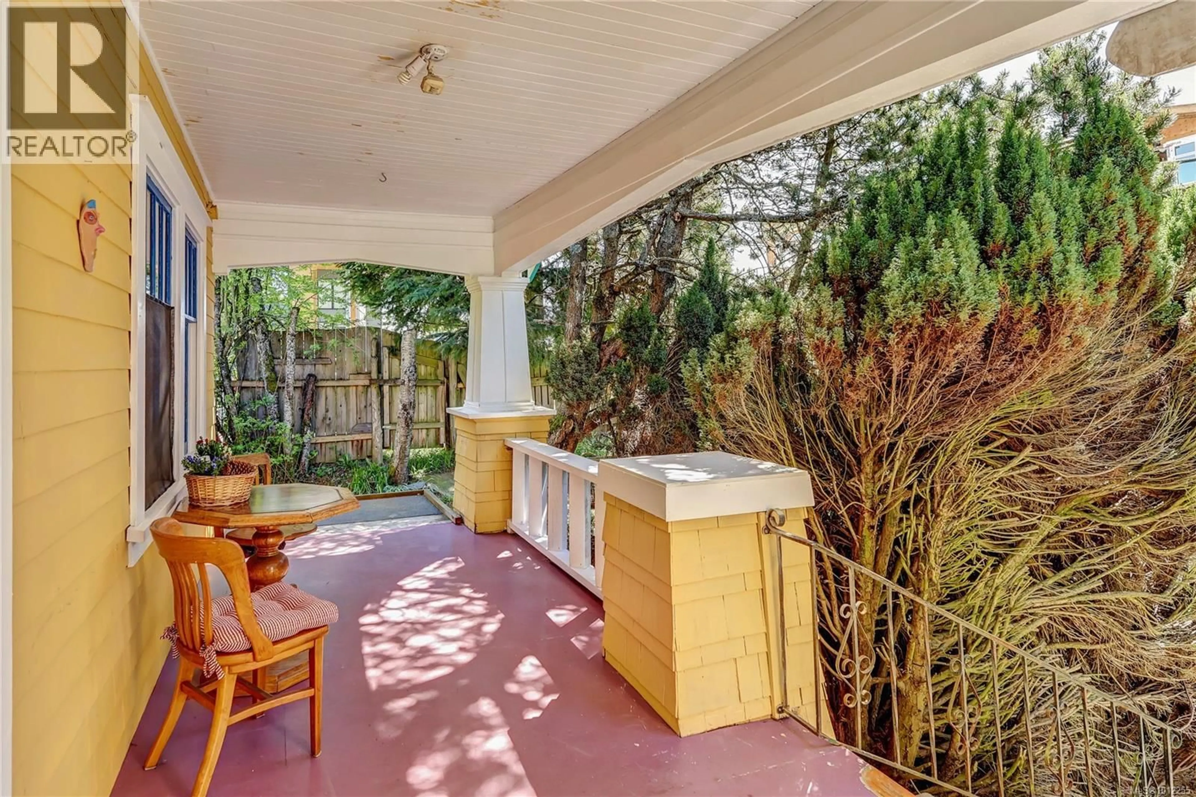 Patio, street for 660 THIRD STREET, Nanaimo British Columbia V9R1W8