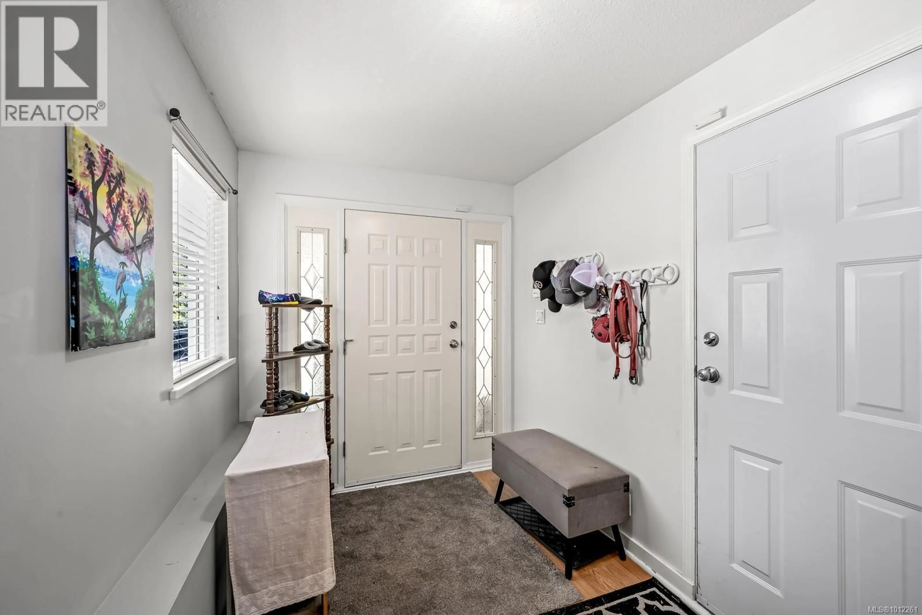 Indoor entryway for 825 PINECREST ROAD, Campbell River British Columbia V9W7N2