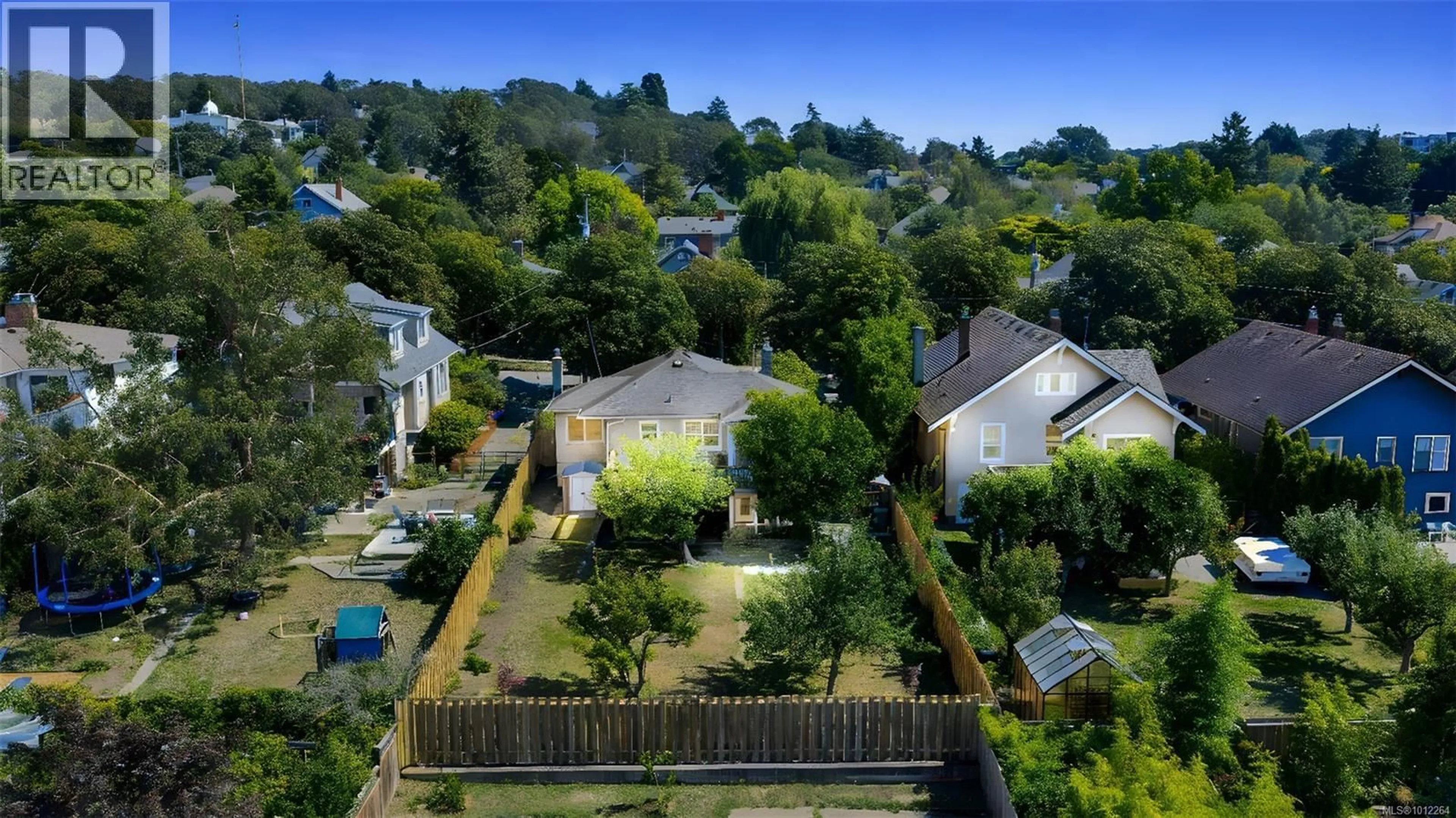 A pic from outside/outdoor area/front of a property/back of a property/a pic from drone, city buildings view from balcony for 2824 GRAHAM STREET, Victoria British Columbia V8T3Z4