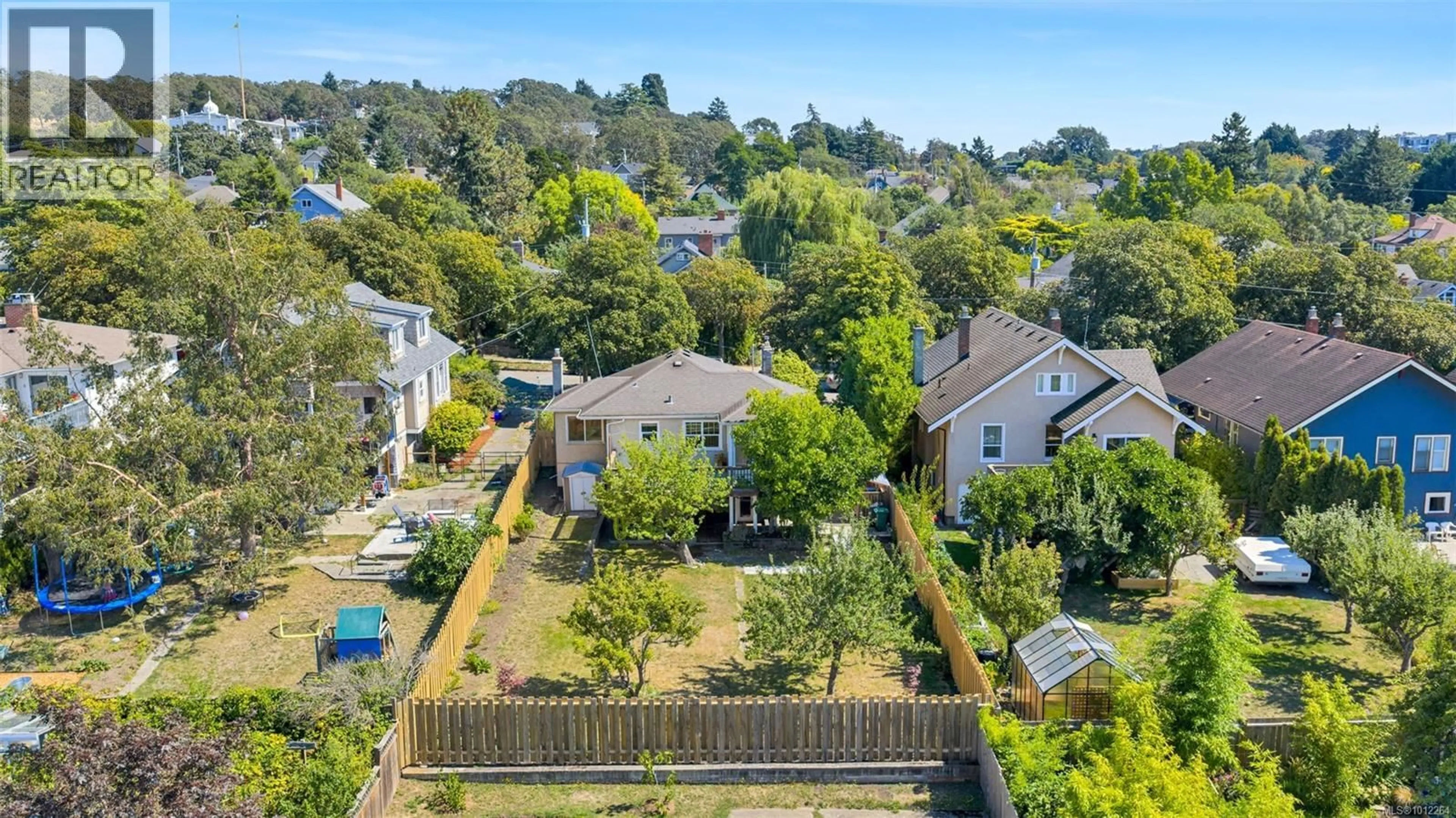 A pic from outside/outdoor area/front of a property/back of a property/a pic from drone, unknown for 2824 GRAHAM STREET, Victoria British Columbia V8T3Z4