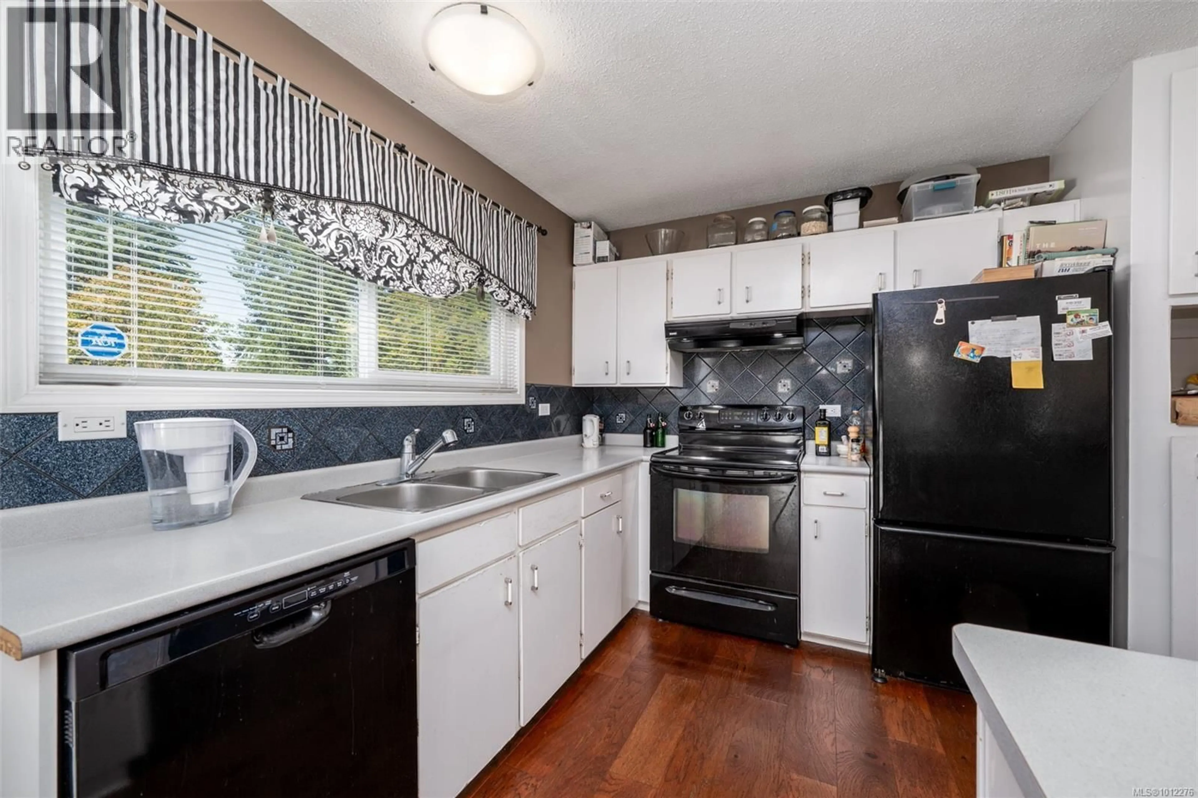 Standard kitchen, unknown for 2618 STARLIGHT TRAIL, Nanaimo British Columbia V9T3S7