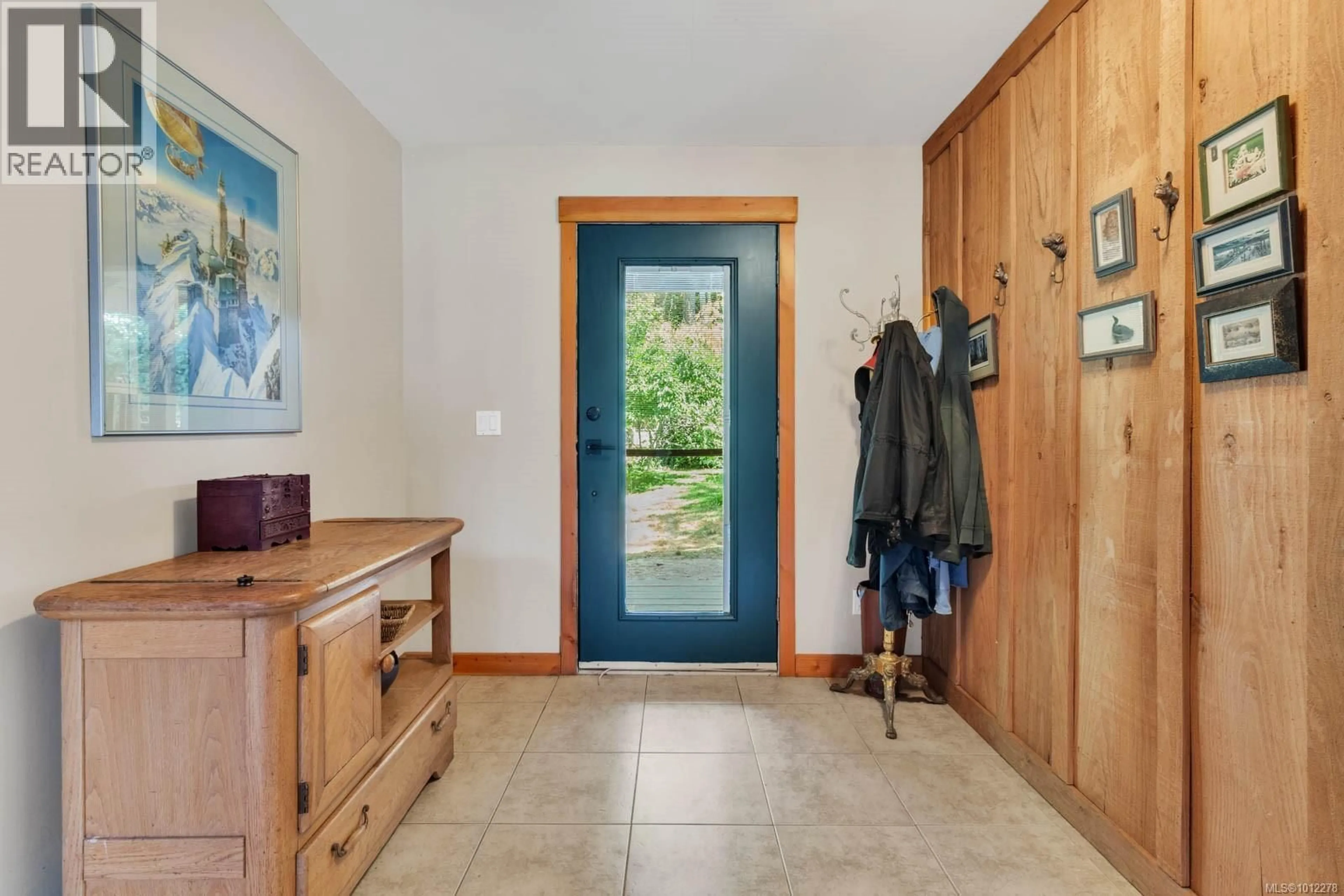 Indoor entryway for 2 WELCH ROAD, Lasqueti Island British Columbia V0R2J0