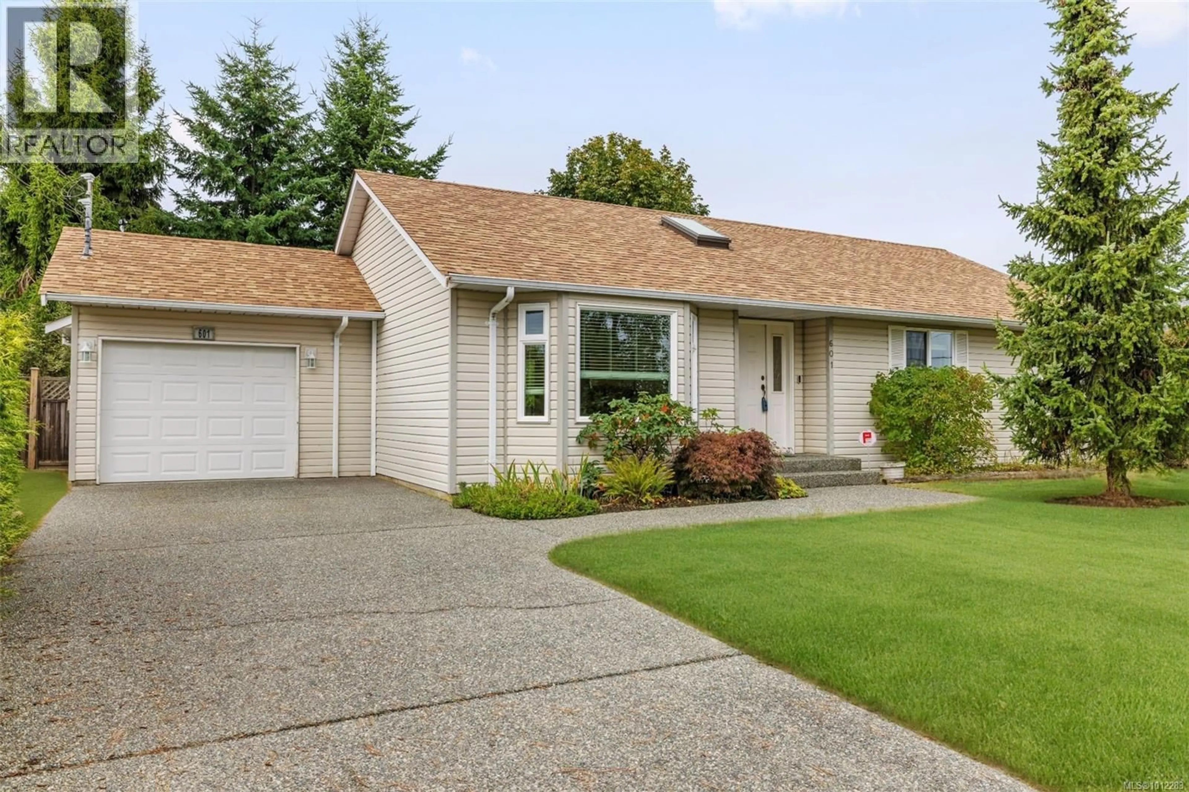 Home with vinyl exterior material, street for 601 NEDEN WAY, Parksville British Columbia V9P2N3