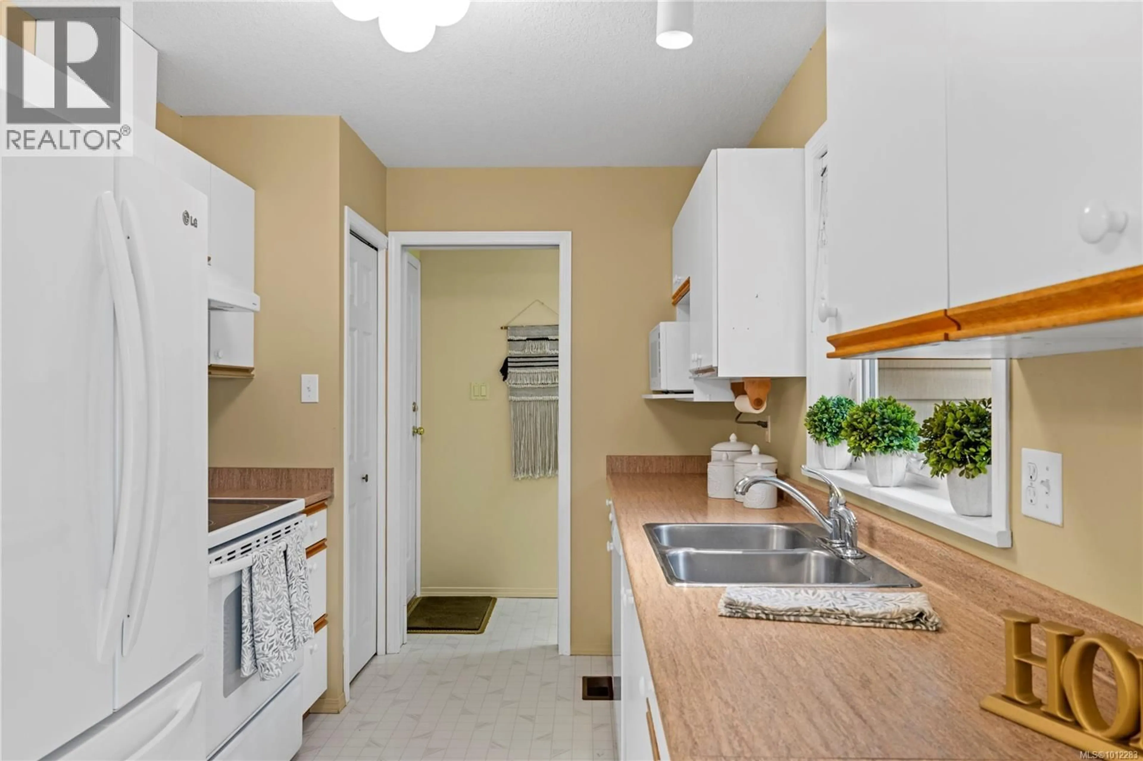Standard kitchen, ceramic/tile floor for 601 NEDEN WAY, Parksville British Columbia V9P2N3