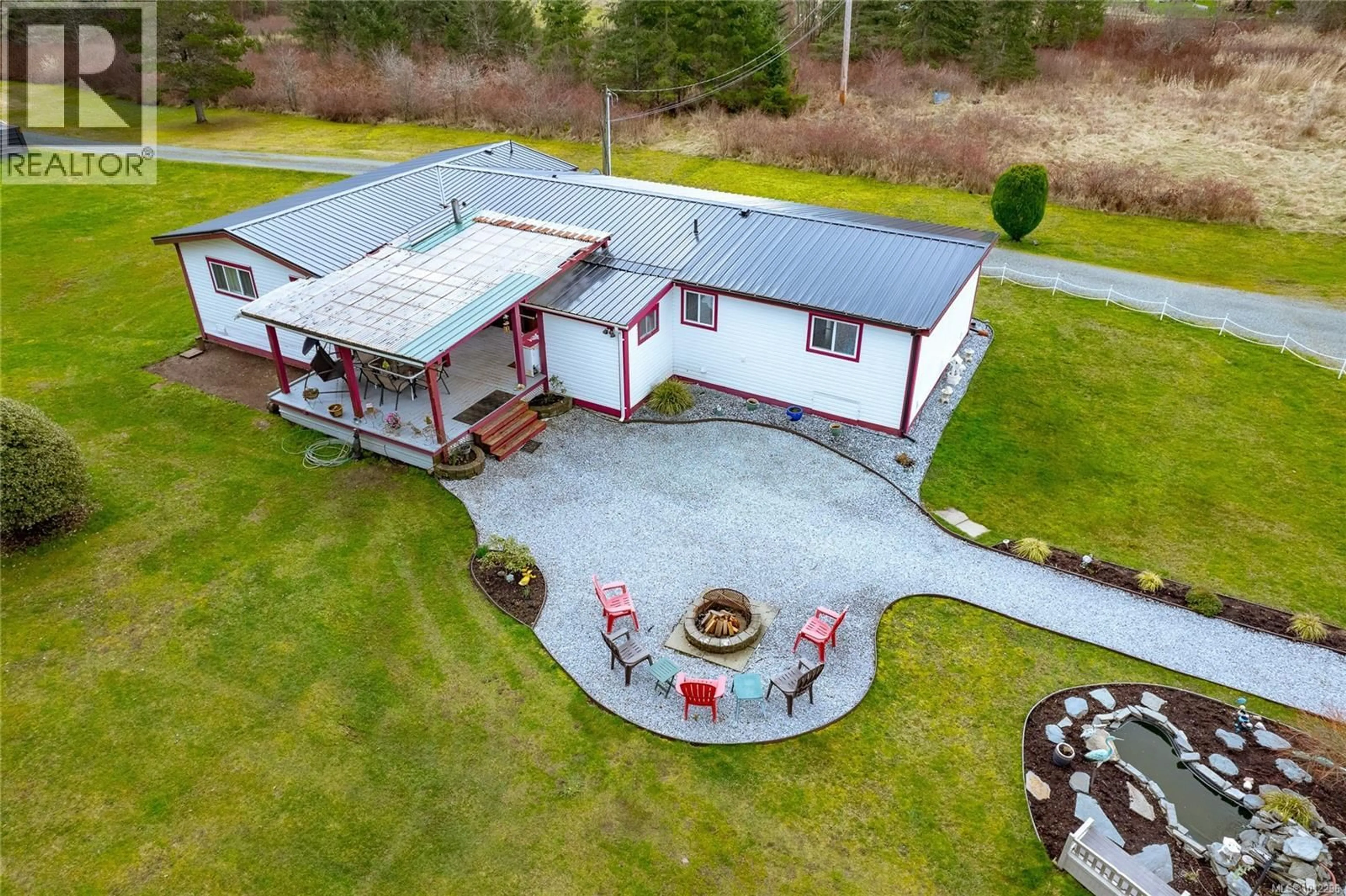 A pic from outside/outdoor area/front of a property/back of a property/a pic from drone, building for 770 GILBERT ROAD, Hilliers British Columbia V9K1X5