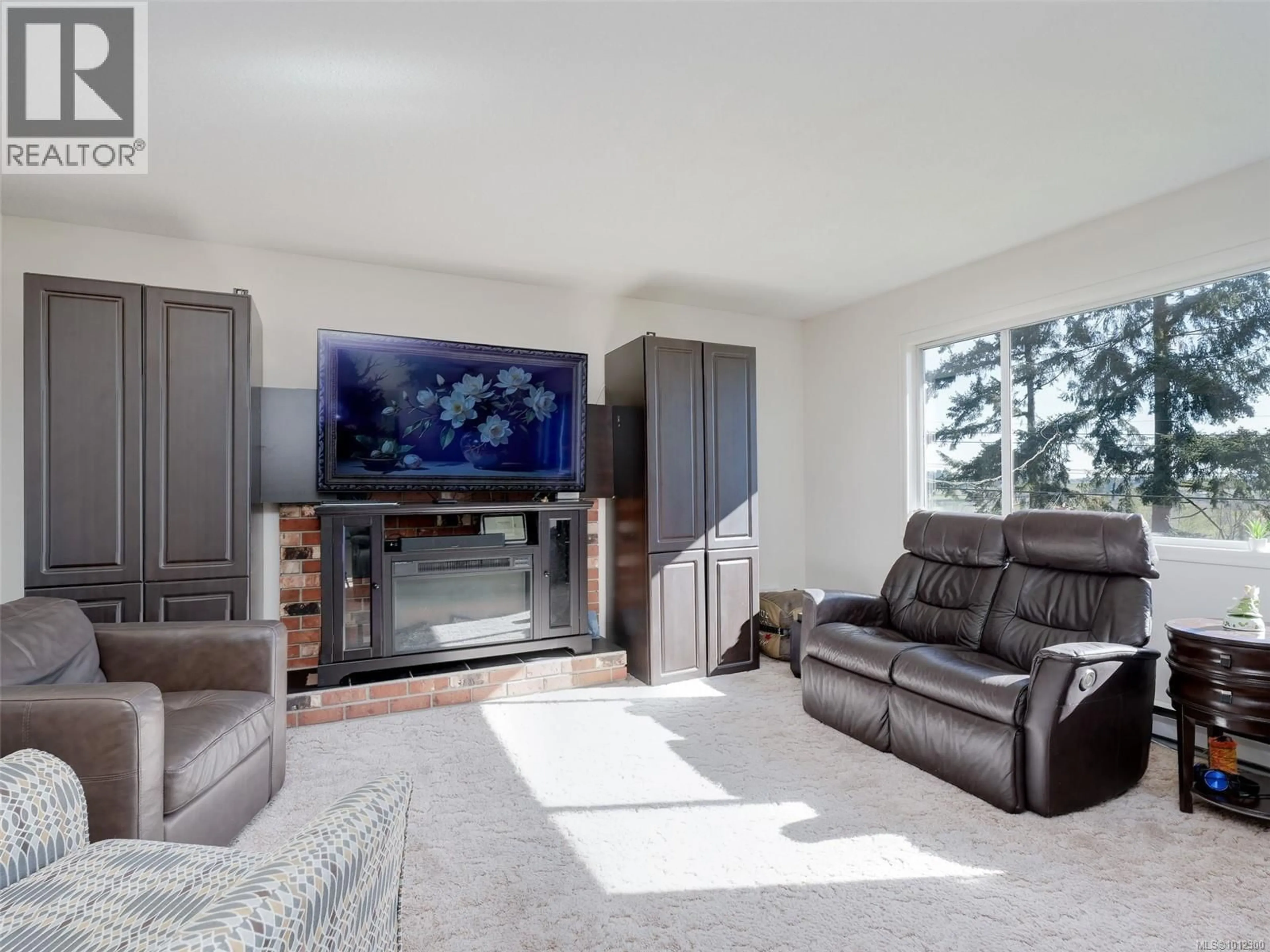 Living room with furniture, unknown for 6608 REY ROAD, Central Saanich British Columbia V8Y1V2