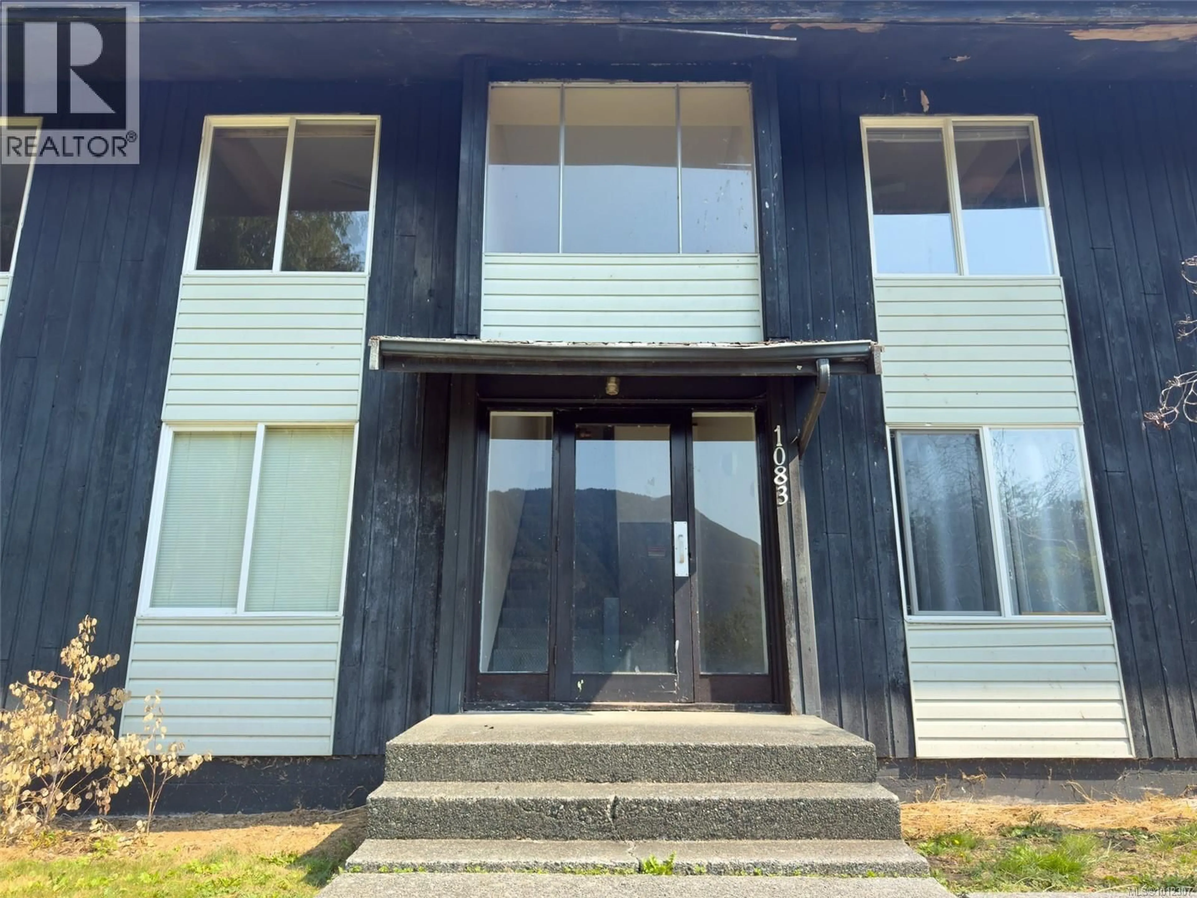 Indoor foyer for 401 - 1083 MAQUINNA AVENUE, Port Alice British Columbia V0N2N0