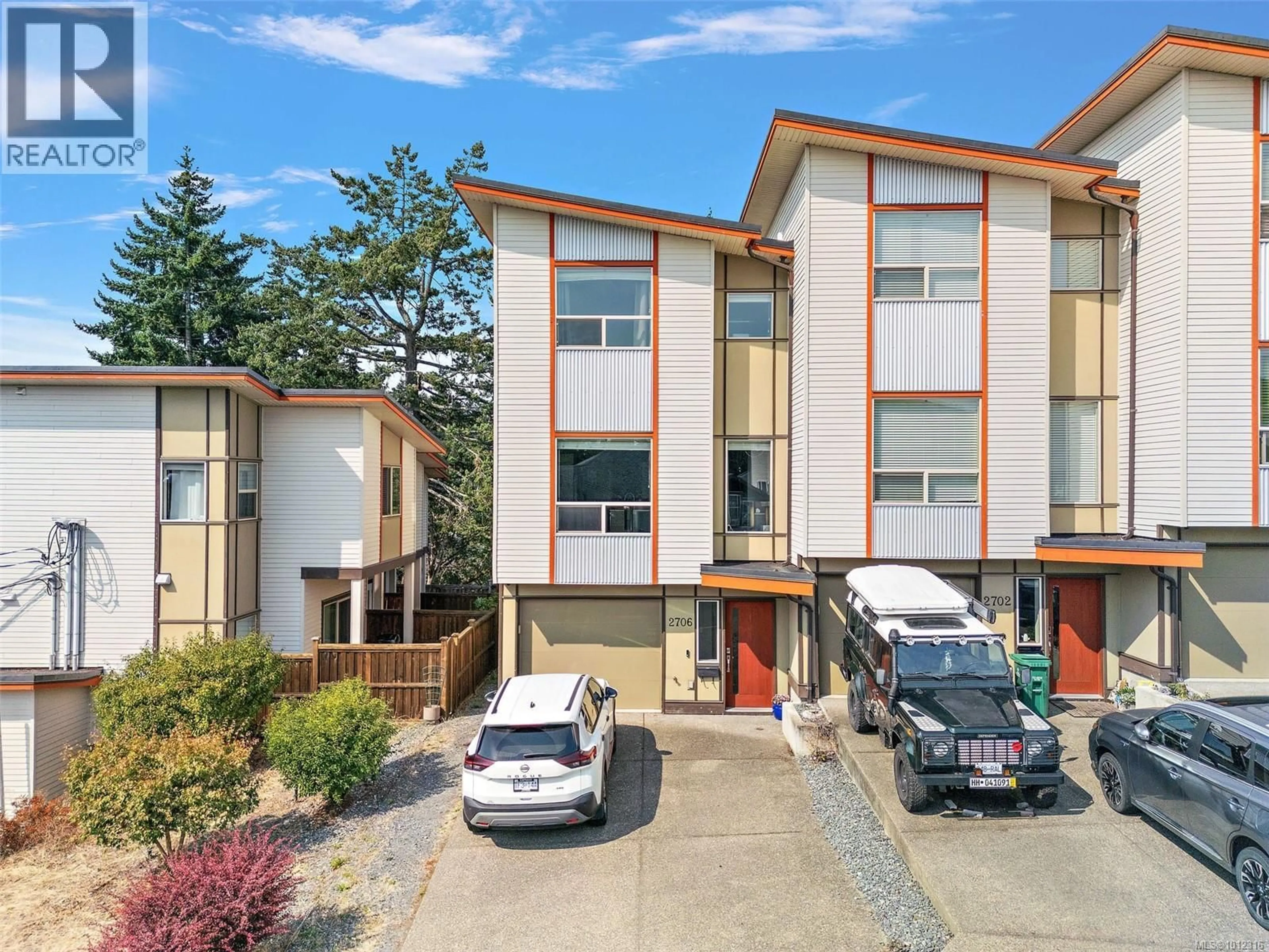 A pic from outside/outdoor area/front of a property/back of a property/a pic from drone, street for 2706 WINSTER ROAD, Langford British Columbia V9B3P3