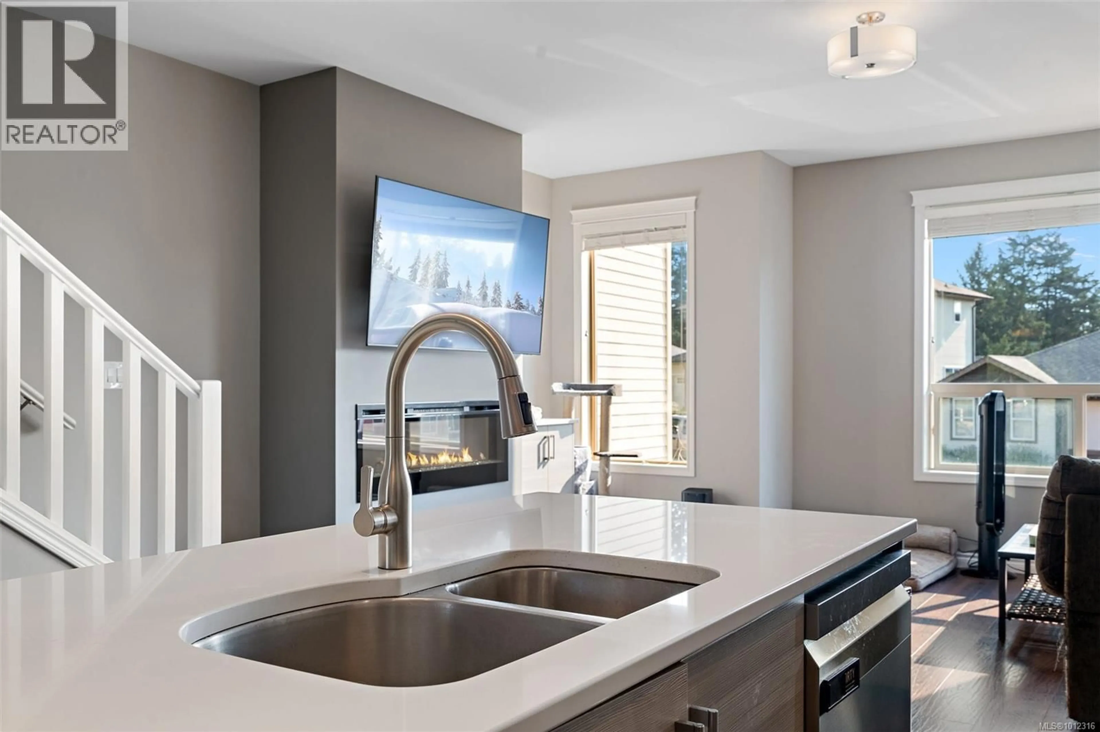 Contemporary kitchen, unknown for 2706 WINSTER ROAD, Langford British Columbia V9B3P3