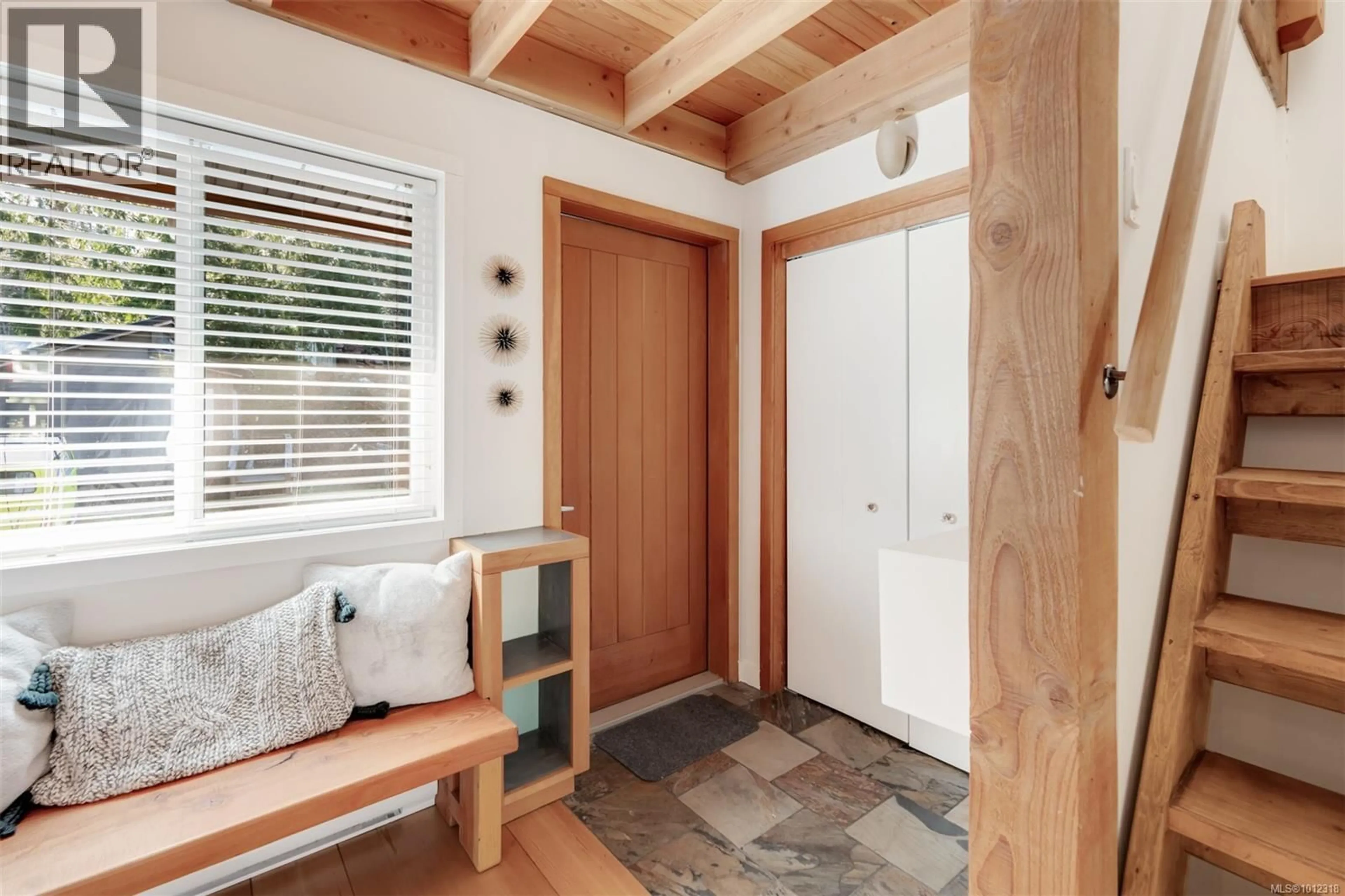 Indoor entryway for 36 - 2970 GLEN EAGLES ROAD, Shawnigan Lake British Columbia V0R1L7