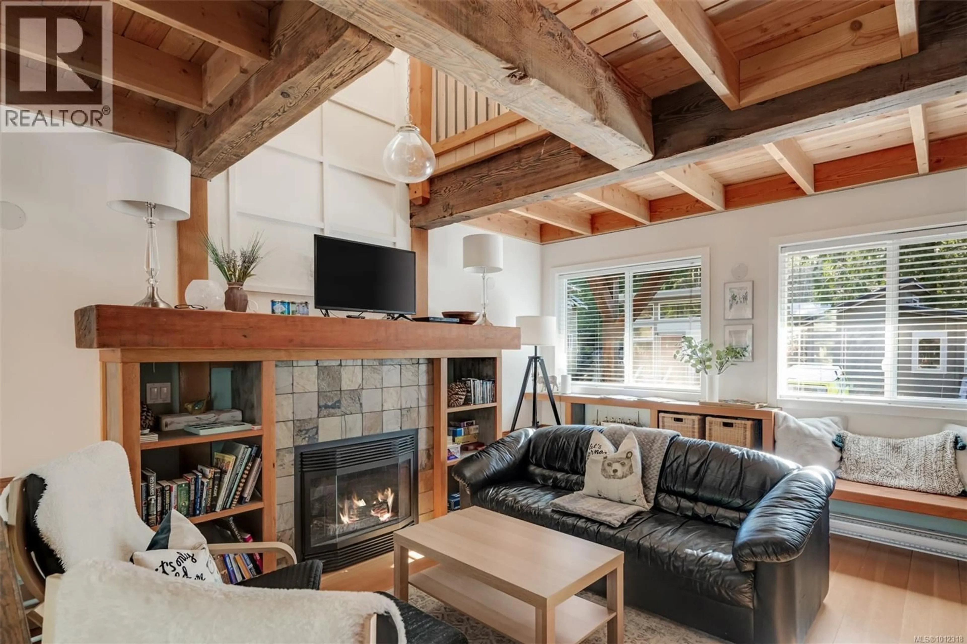 Living room with furniture, wood/laminate floor for 36 - 2970 GLEN EAGLES ROAD, Shawnigan Lake British Columbia V0R1L7