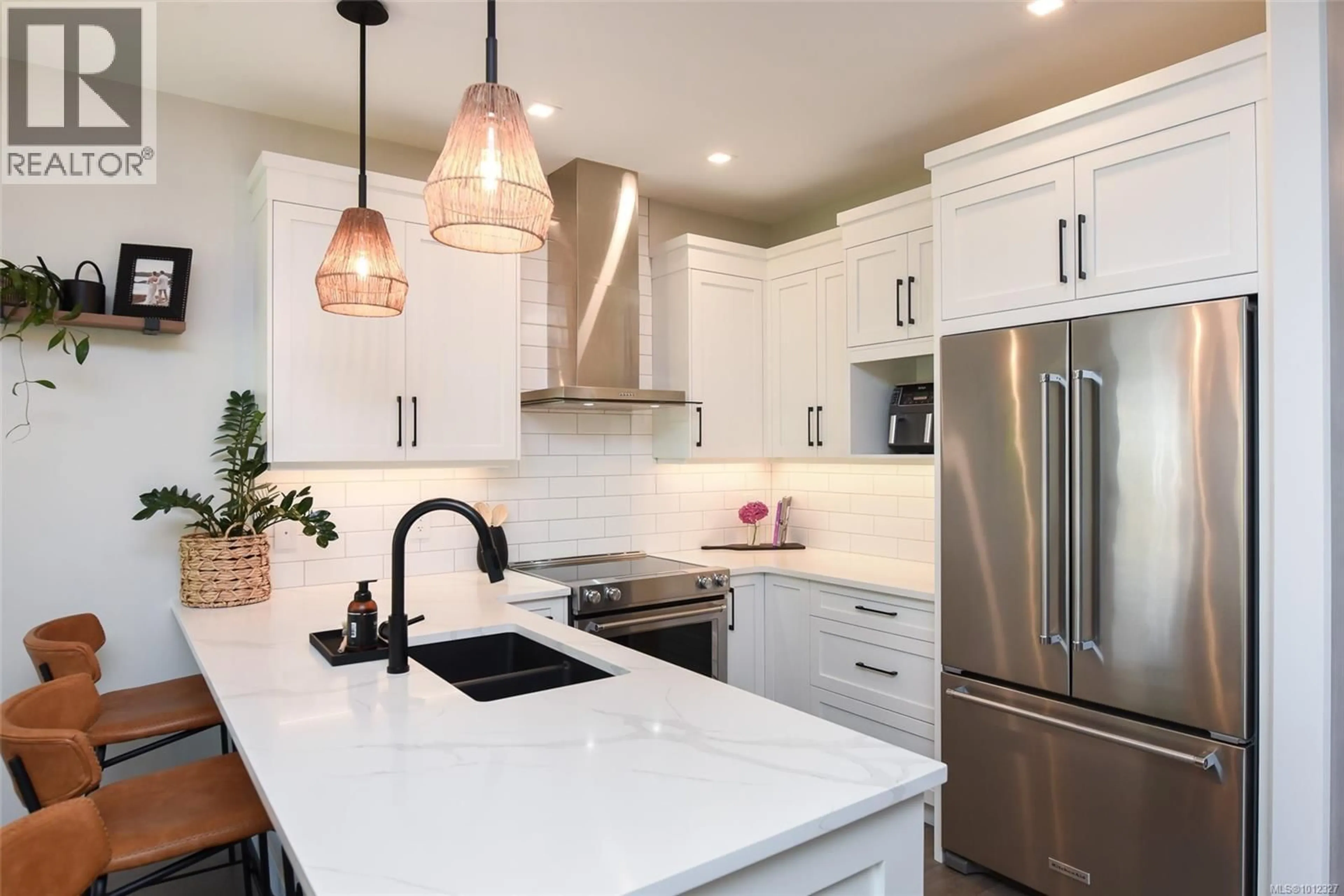 Contemporary kitchen, ceramic/tile floor for 2 - 468 ANDERTON ROAD, Comox British Columbia V9M2A5