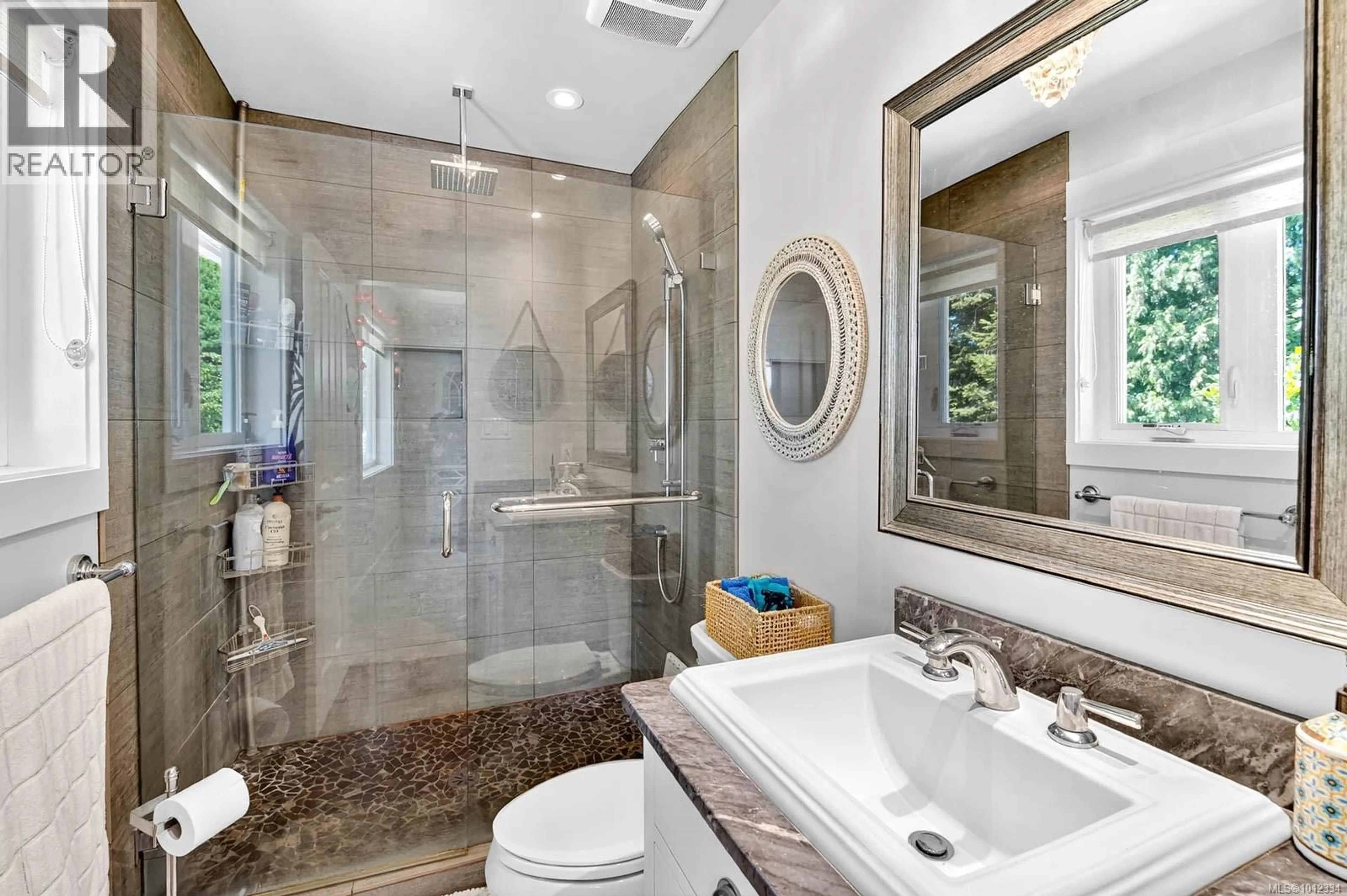 Contemporary bathroom, ceramic/tile floor for 4455 ELIZABETH STREET, Port Alberni British Columbia V9Y6L4