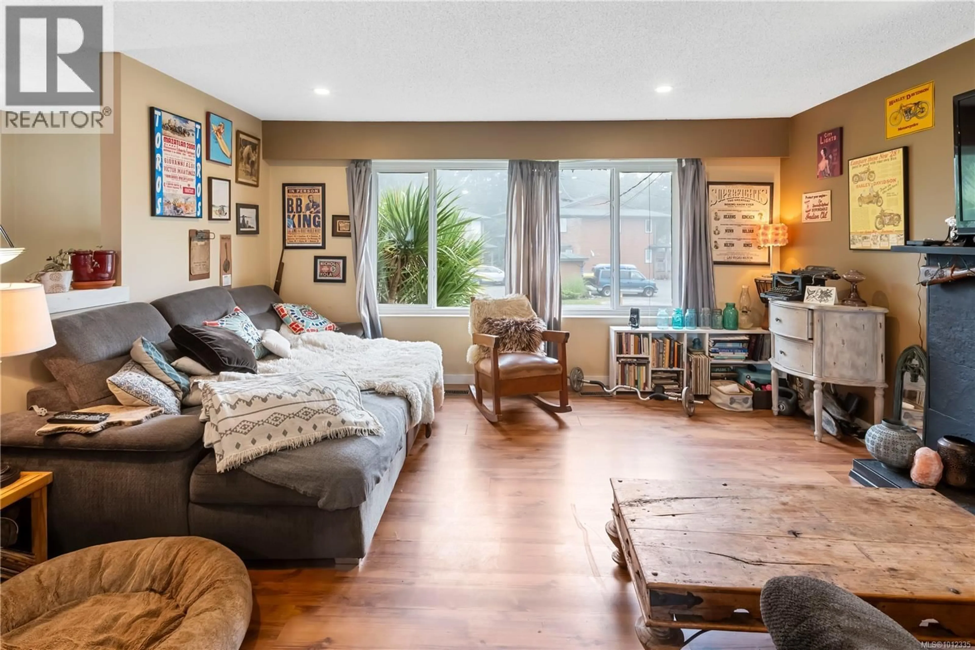 Living room with furniture, wood/laminate floor for 1550 LARCH ROAD, Ucluelet British Columbia V0R3A0