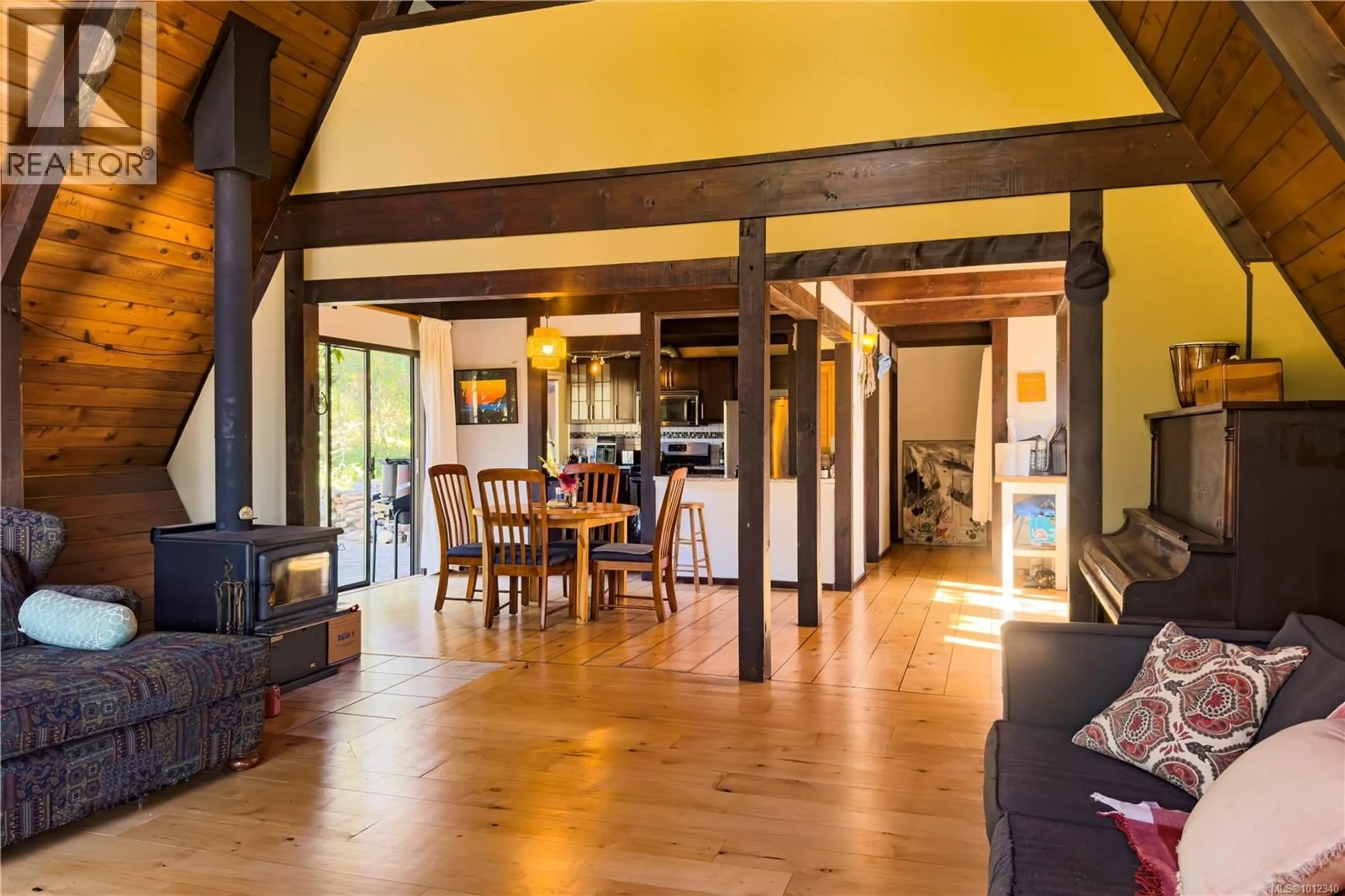 Indoor foyer for 766 GOWLLAND HARBOUR ROAD, Quadra Island British Columbia V0P1N0