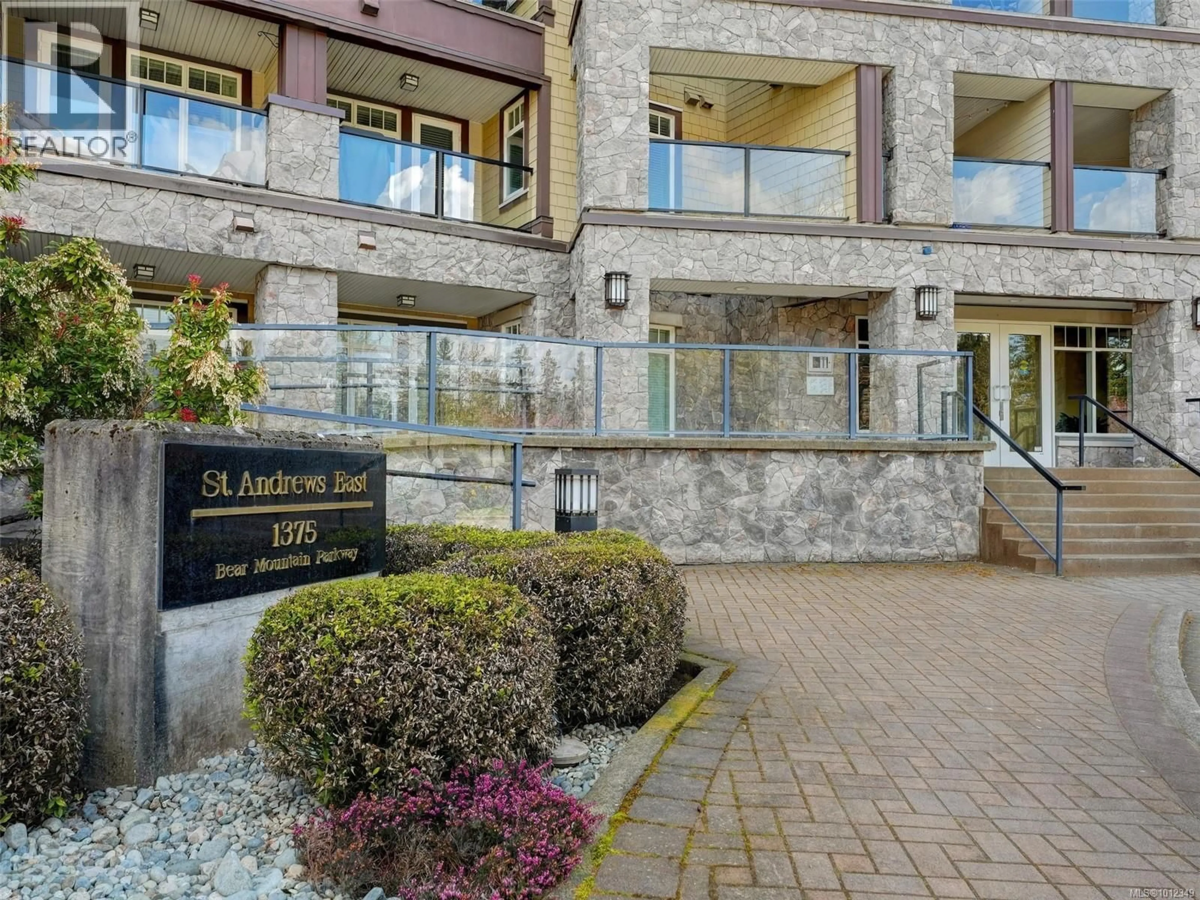 Indoor foyer for 404 - 1375 BEAR MOUNTAIN PARKWAY, Langford British Columbia L1L1L1