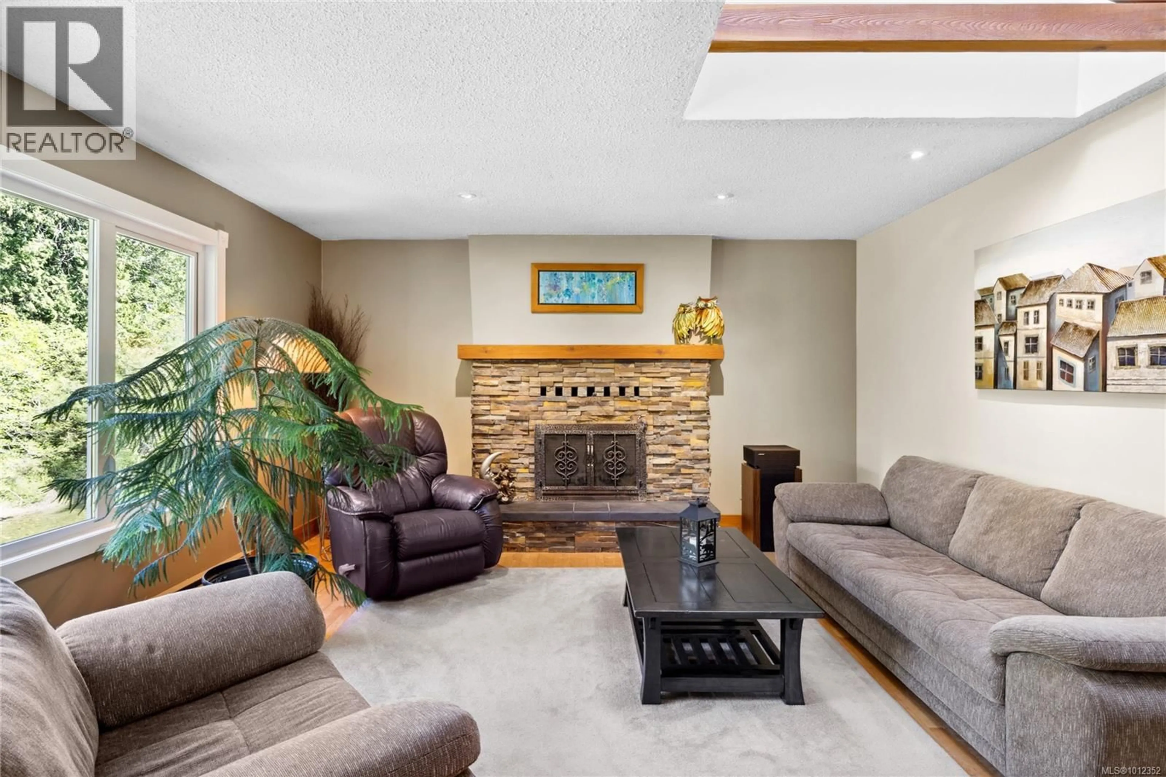 Living room with furniture, unknown for 658 MARTINDALE ROAD, Parksville British Columbia V9P1R8