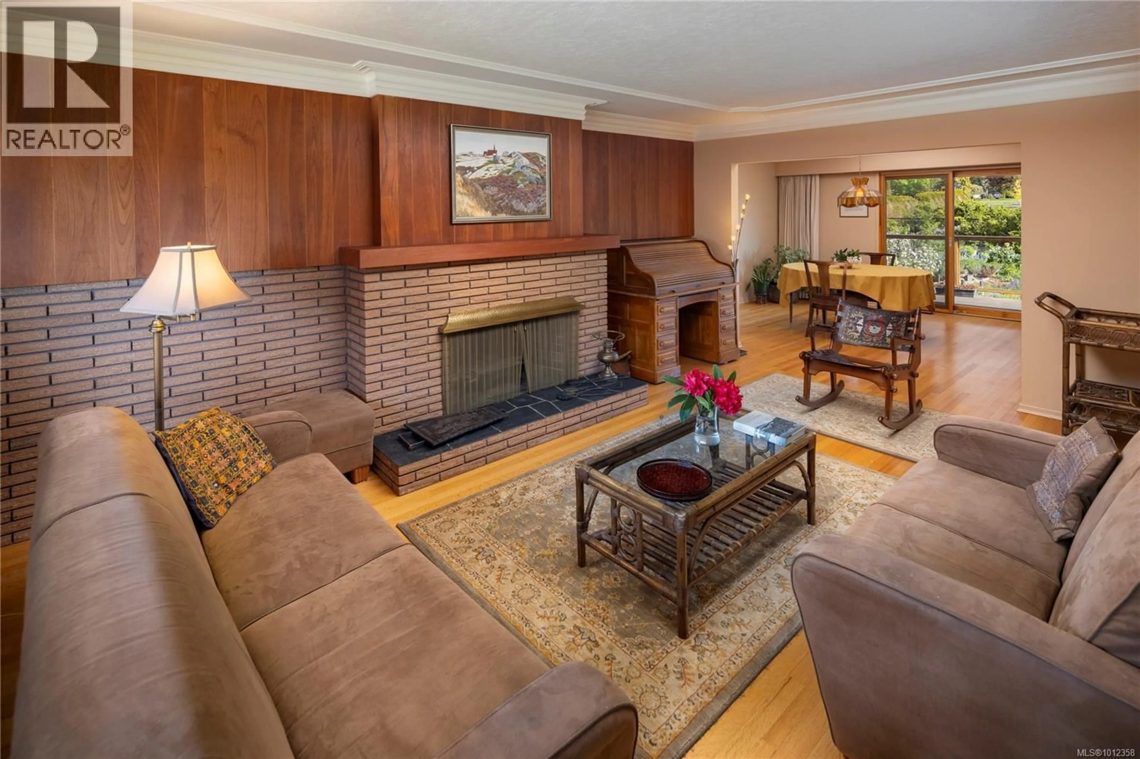 Living room with furniture, unknown for 2650 DORSET ROAD, Oak Bay British Columbia V8R3N1