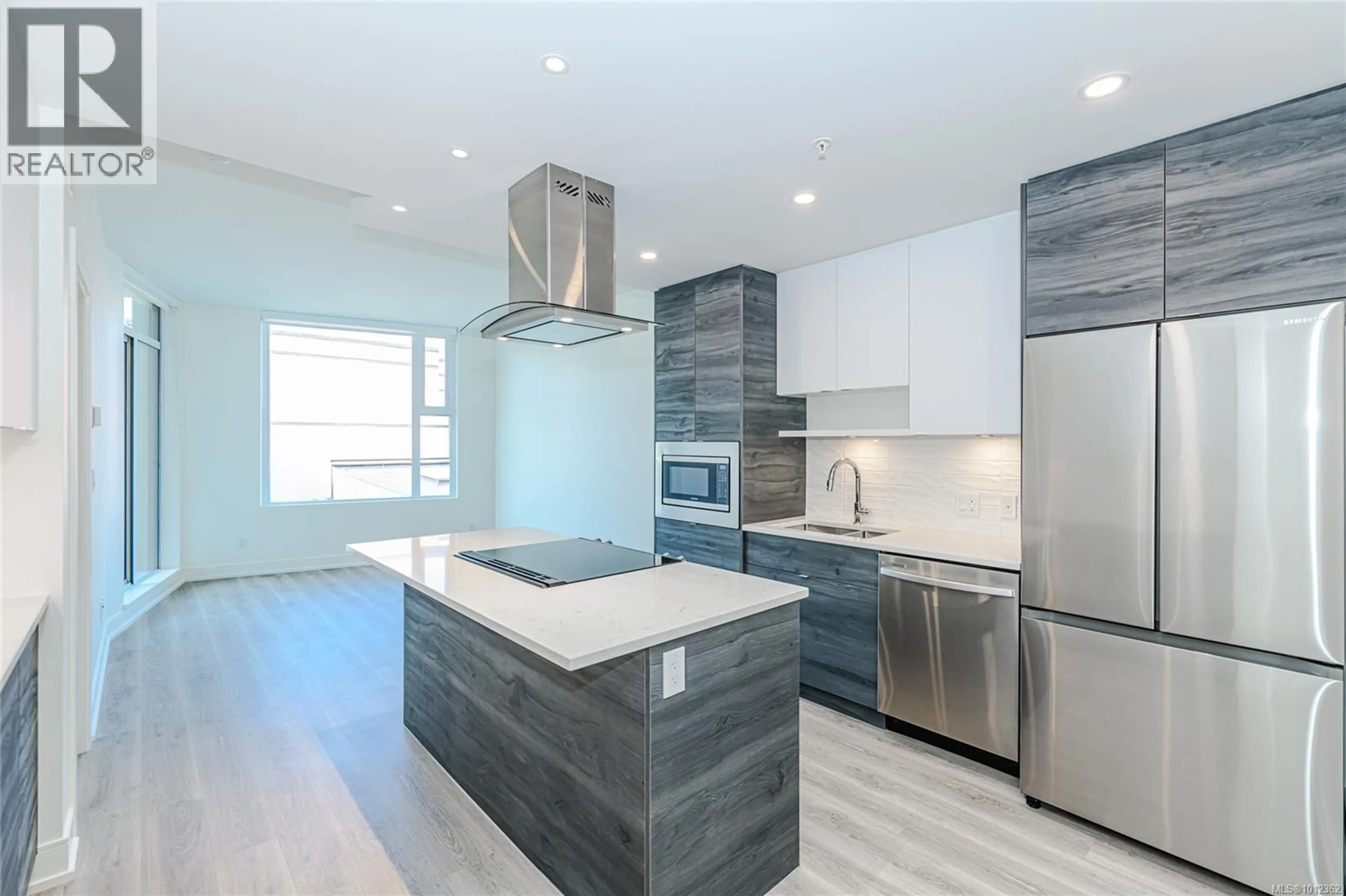 Contemporary kitchen, ceramic/tile floor for 715 - 1628 STORE STREET, Victoria British Columbia V8W0H1