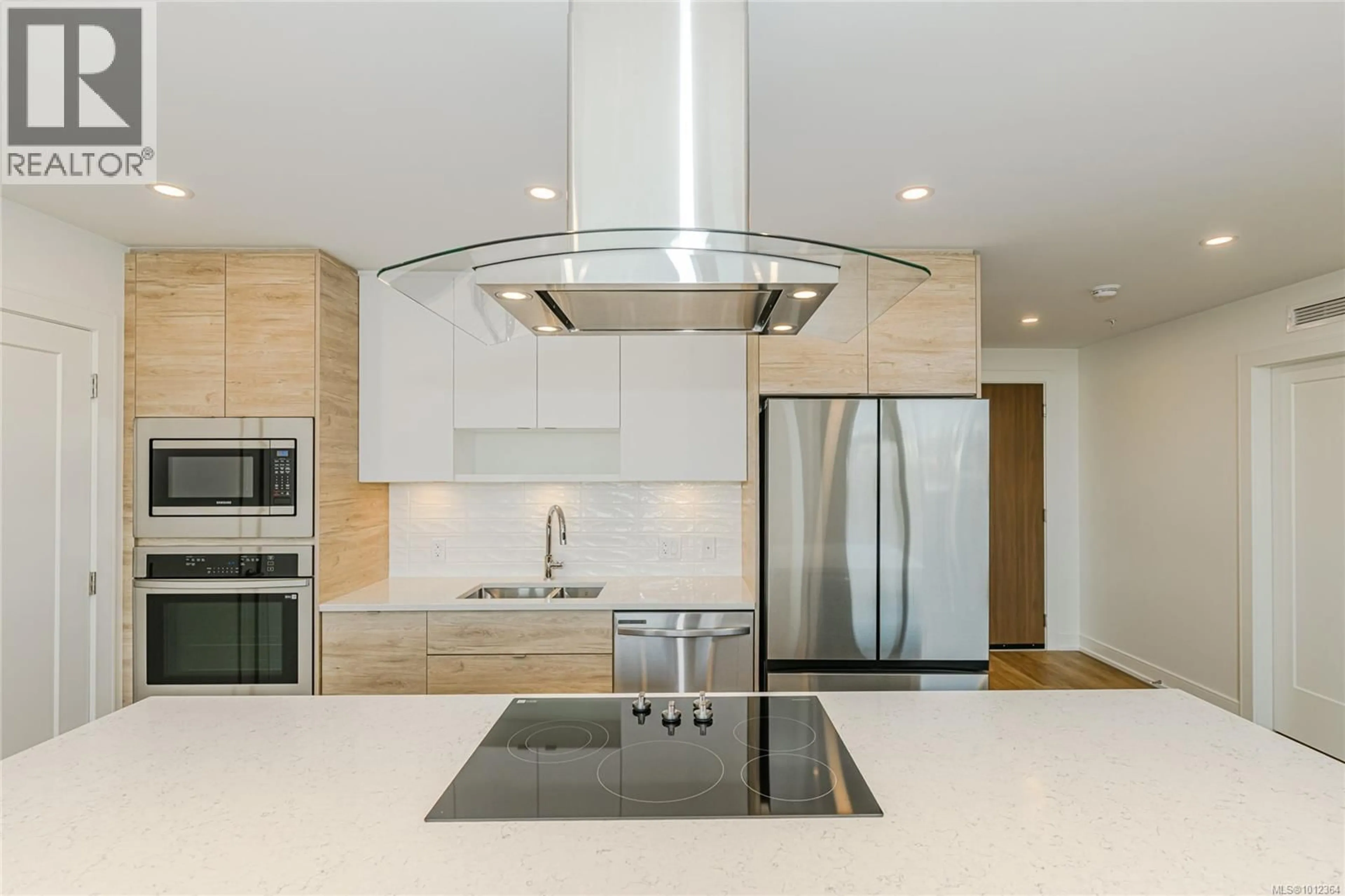 Contemporary kitchen, unknown for 902 - 1628 STORE STREET, Victoria British Columbia V8W0H1
