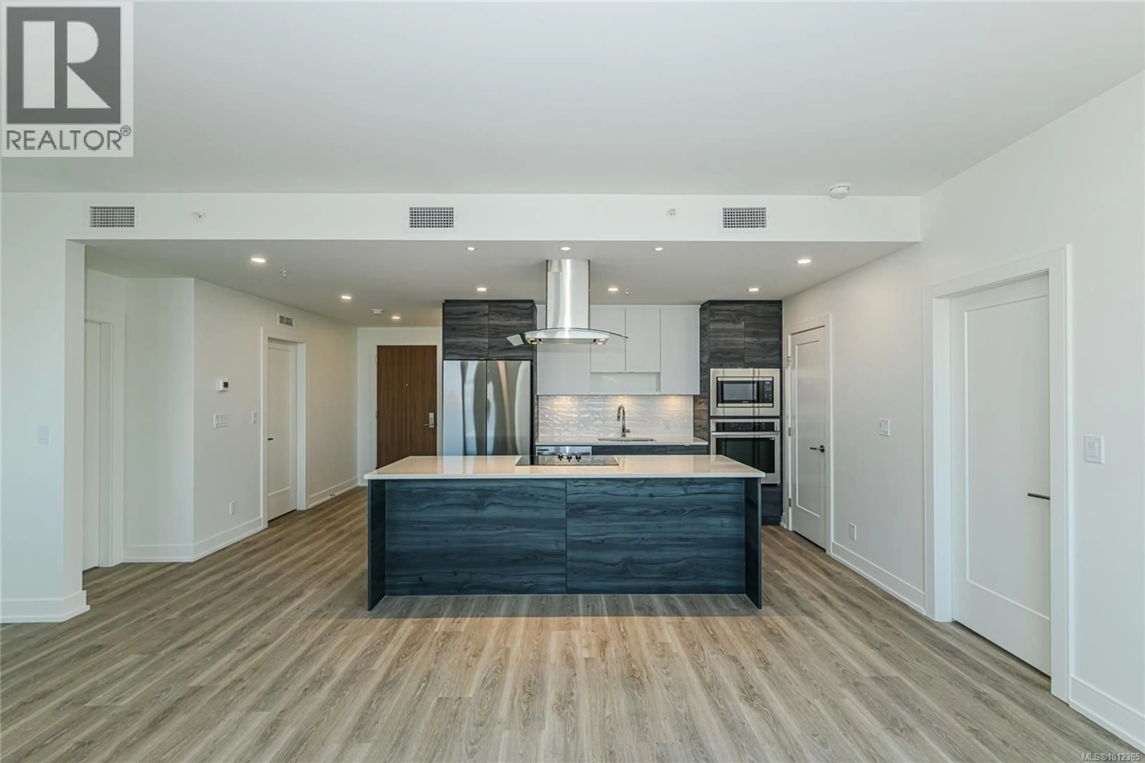 Open concept kitchen, wood/laminate floor for 905 - 1628 STORE STREET, Victoria British Columbia V8W0H1