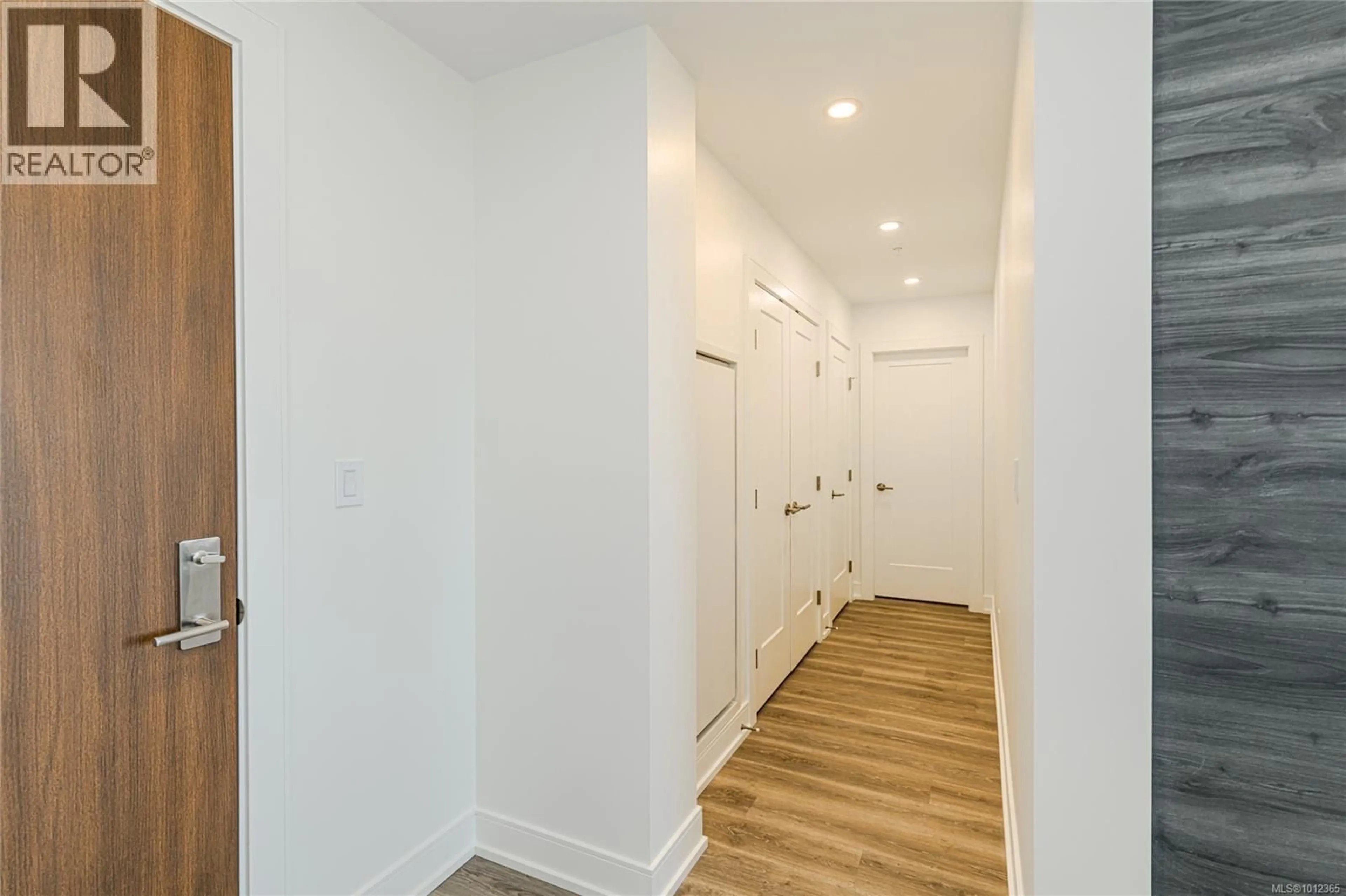 Unknown for 905 - 1628 STORE STREET, Victoria British Columbia V8W0H1