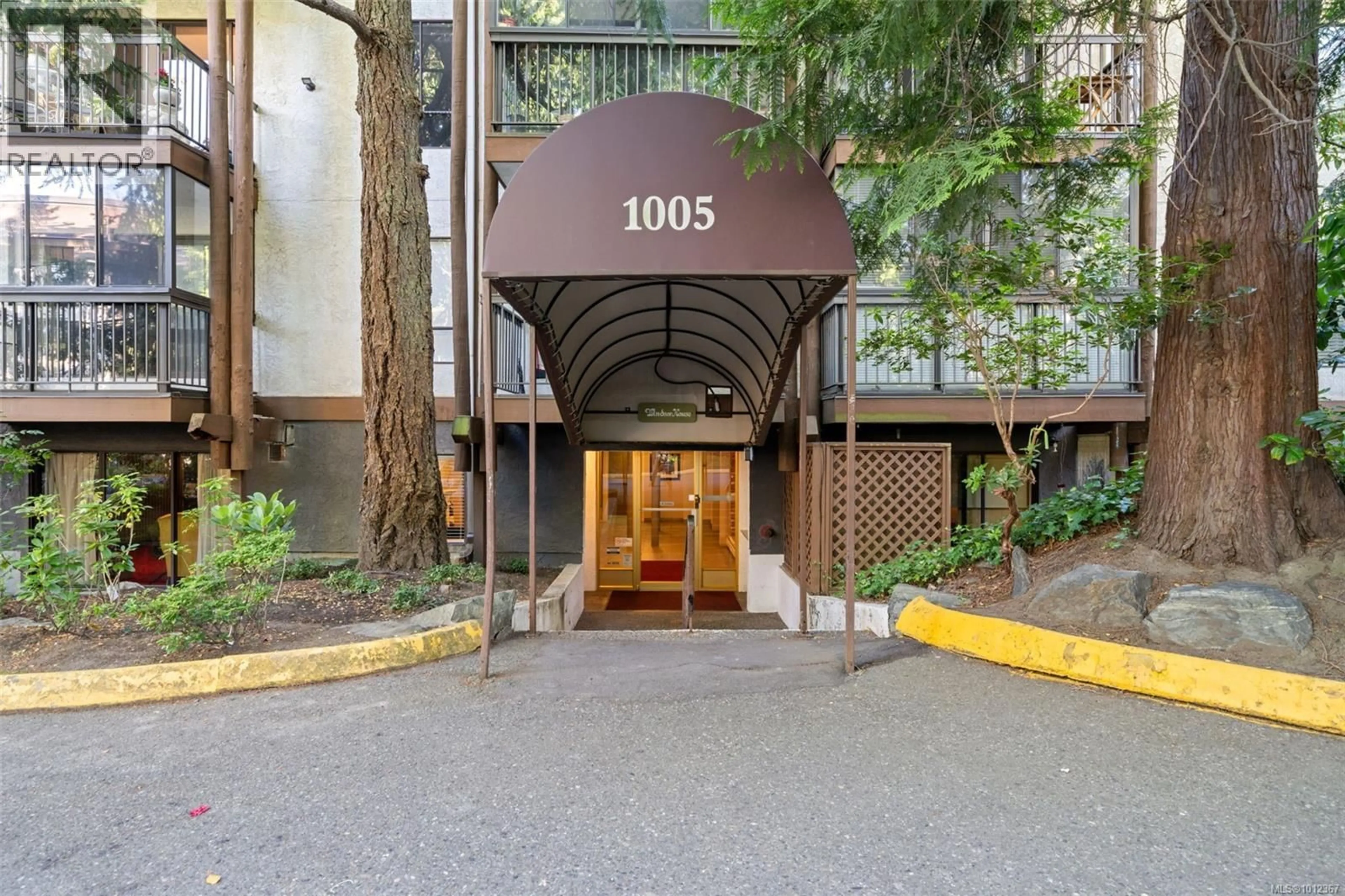 Indoor foyer for 117 - 1005 MCKENZIE AVENUE, Saanich British Columbia V8X4A9