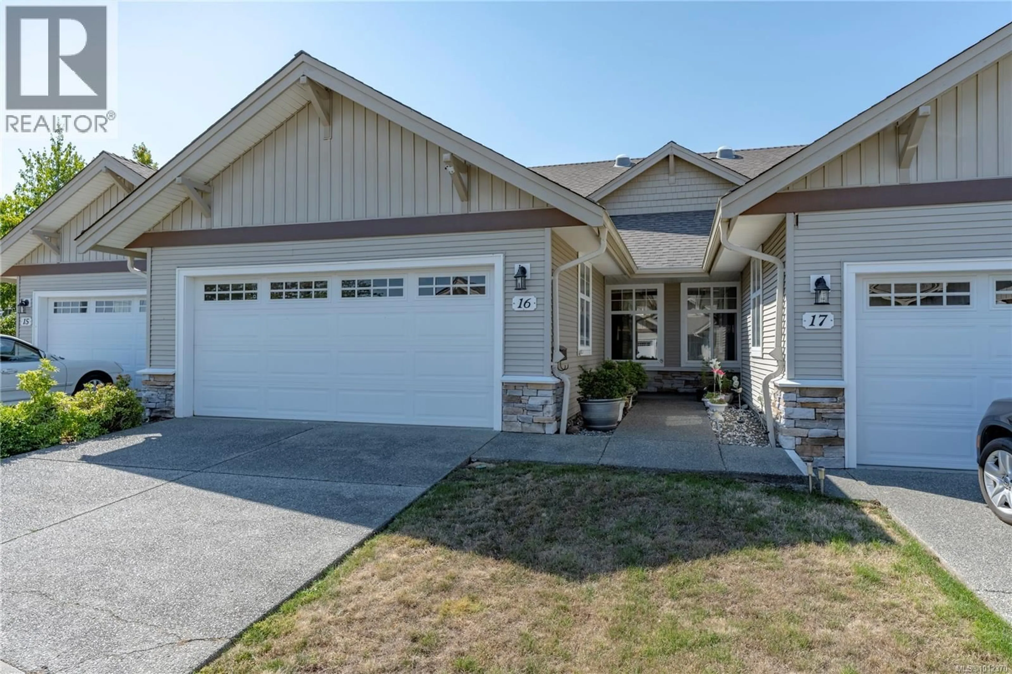 Home with vinyl exterior material, street for 16 - 631 BLENKIN AVENUE, Parksville British Columbia V9P2Z4