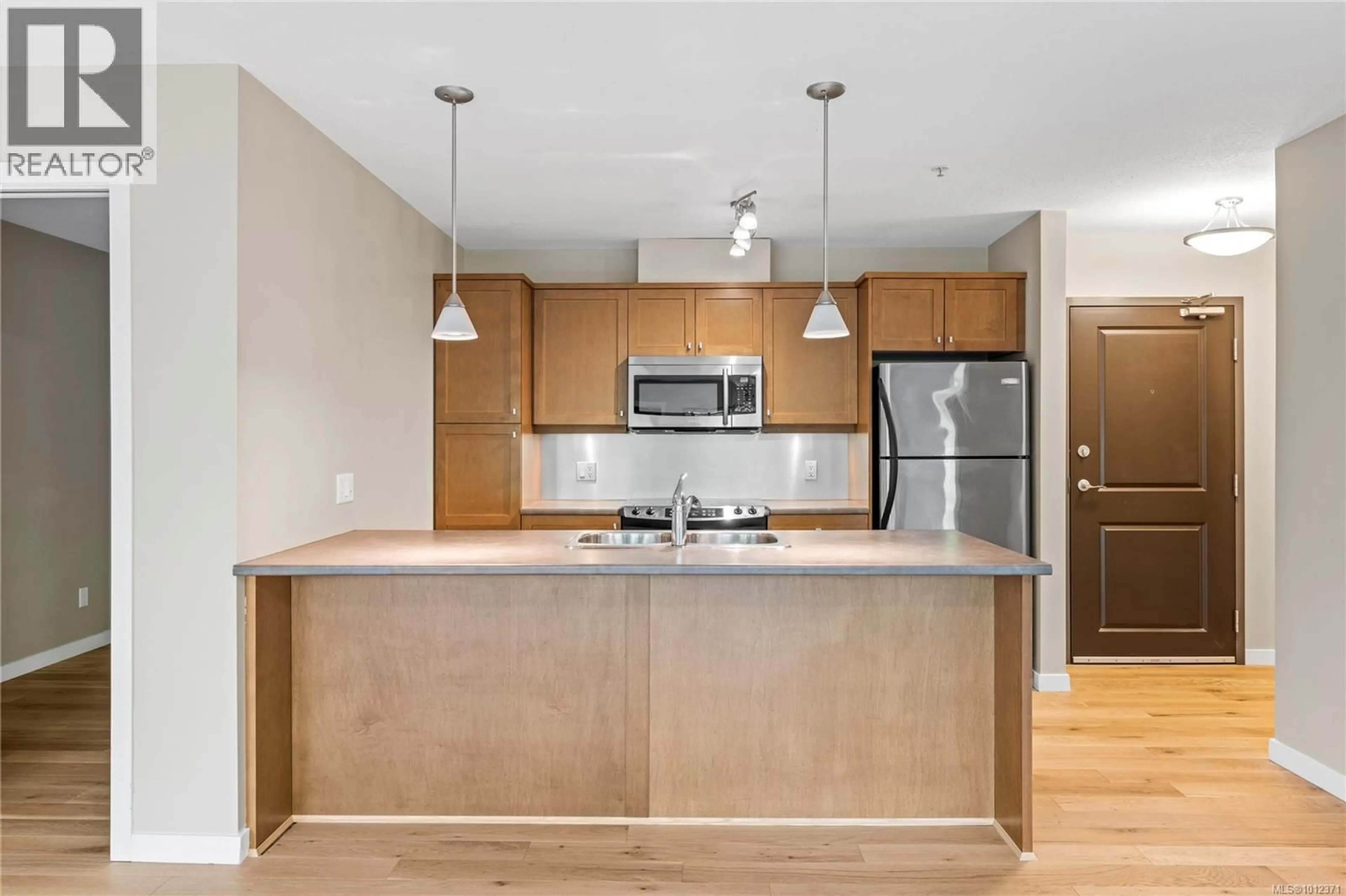 Standard kitchen, unknown for 209 - 555 FRANKLYN STREET, Nanaimo British Columbia V9R2X9