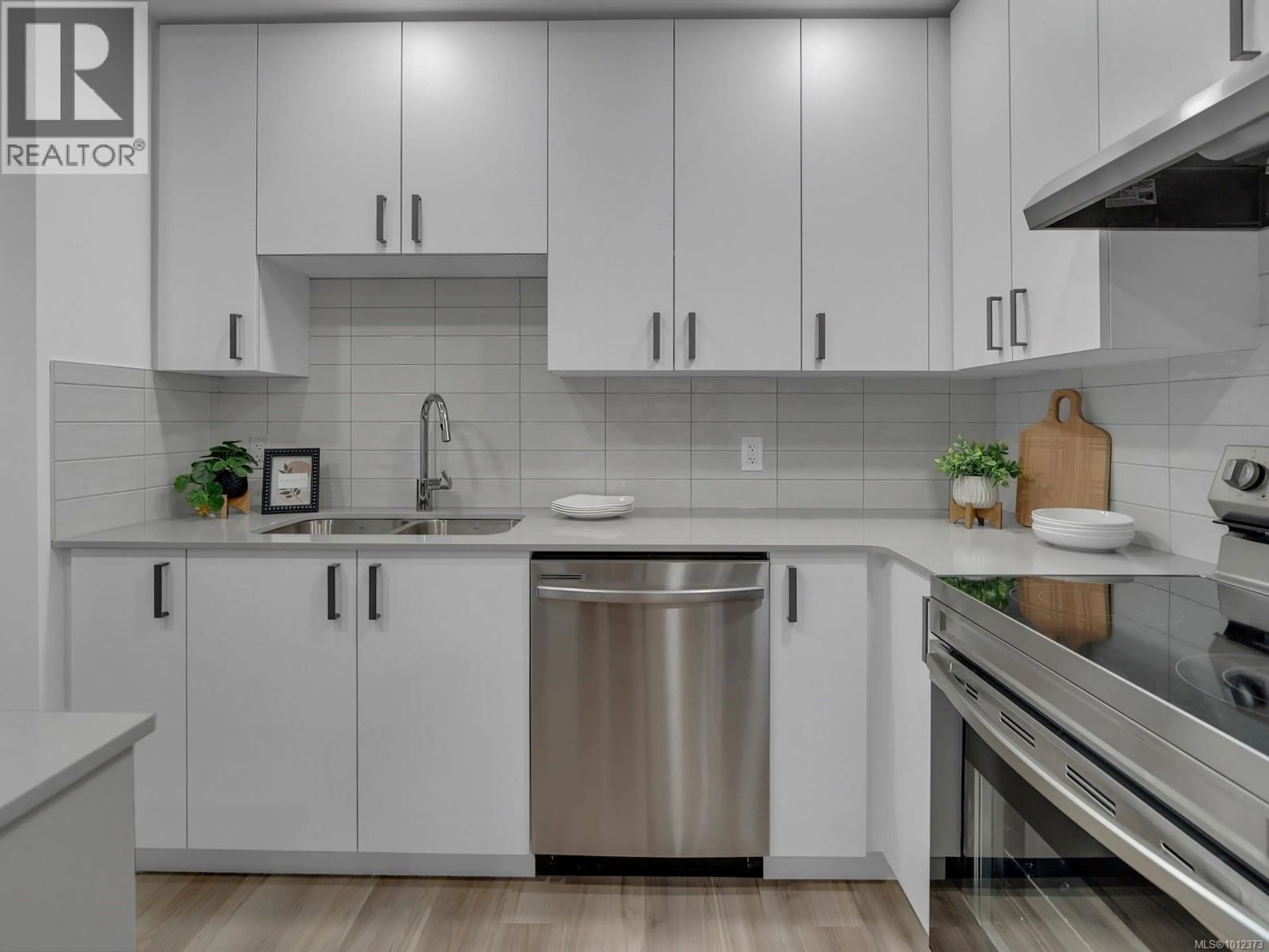 Standard kitchen, unknown for 419 - 2390 CITY GATE BOULEVARD, Langford British Columbia V9B7E8