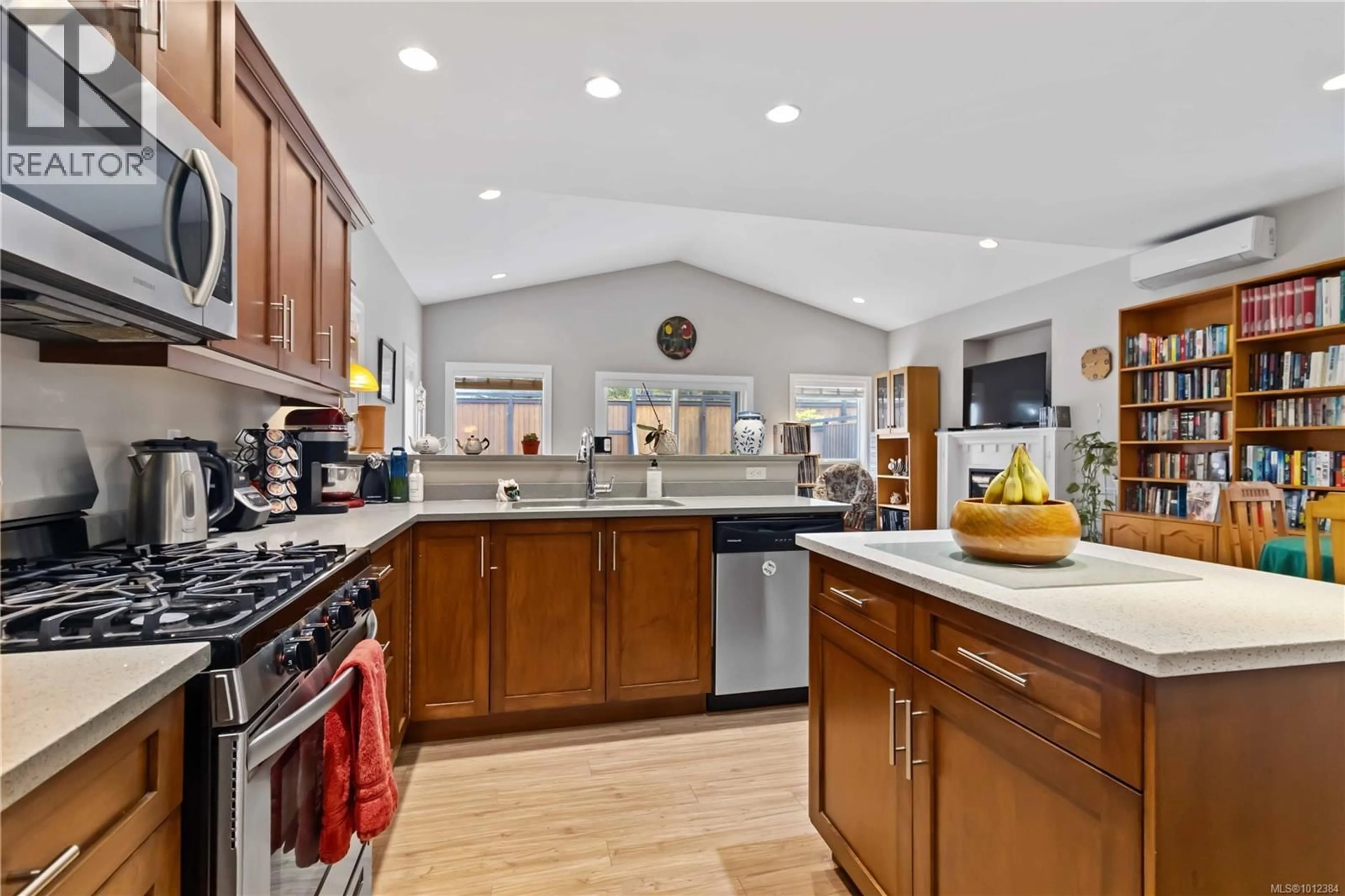 Open concept kitchen, ceramic/tile floor for 3259 WALFRED PLACE, Langford British Columbia V9C4M4
