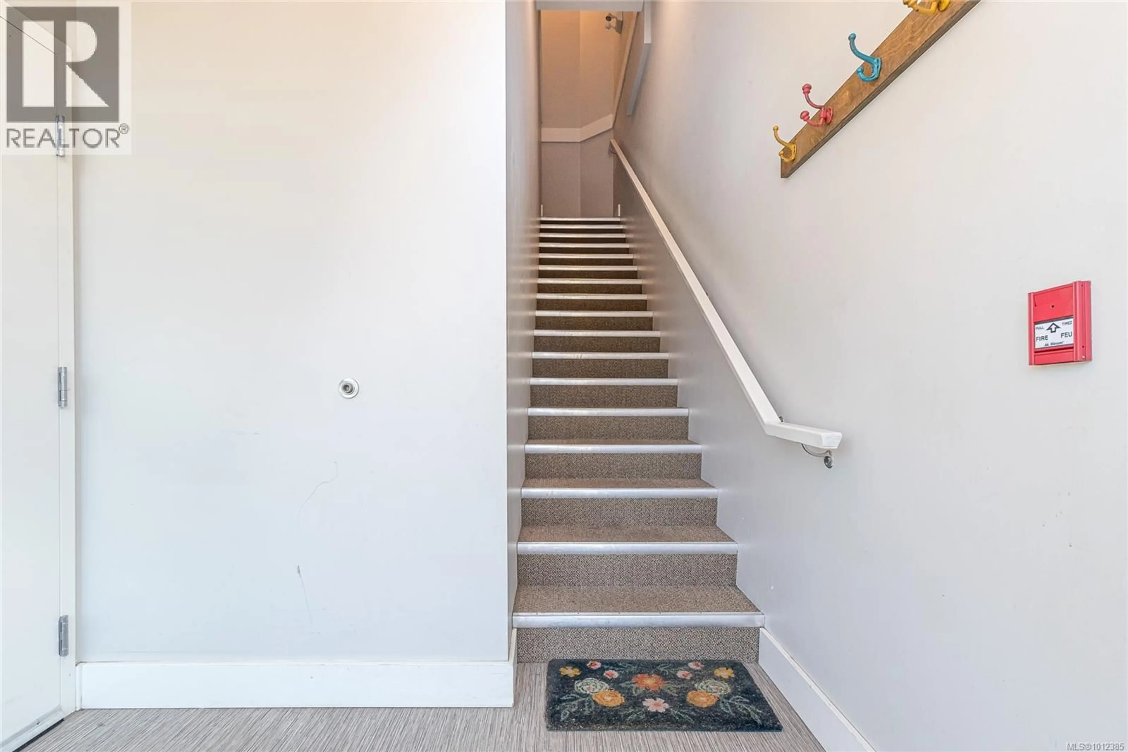Stairs for 107 - 2785 LEIGH ROAD, Langford British Columbia V9B2Y5