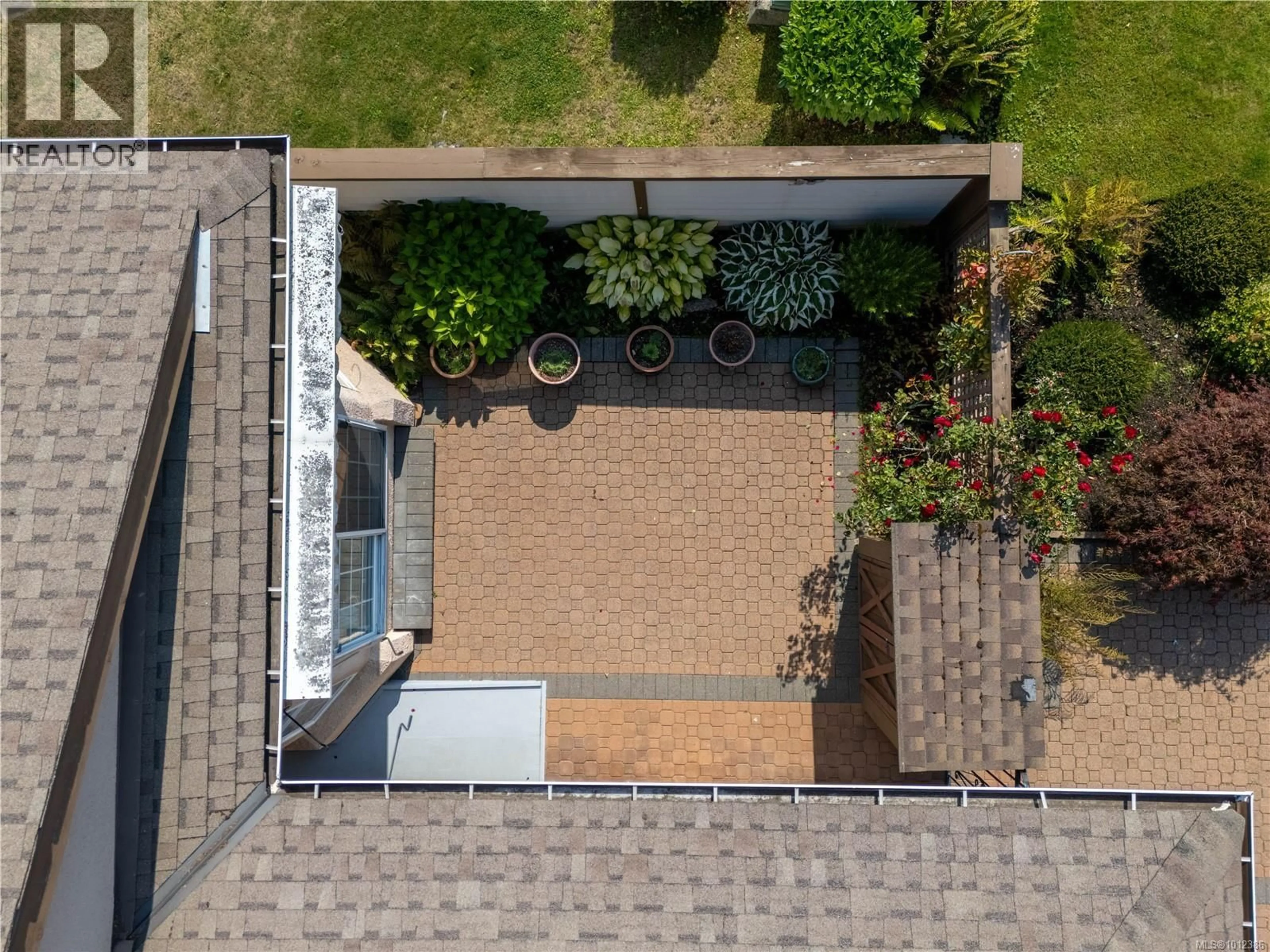 A pic from outside/outdoor area/front of a property/back of a property/a pic from drone, street for 5 - 901 KENTWOOD LANE, Saanich British Columbia V8Y2Y5