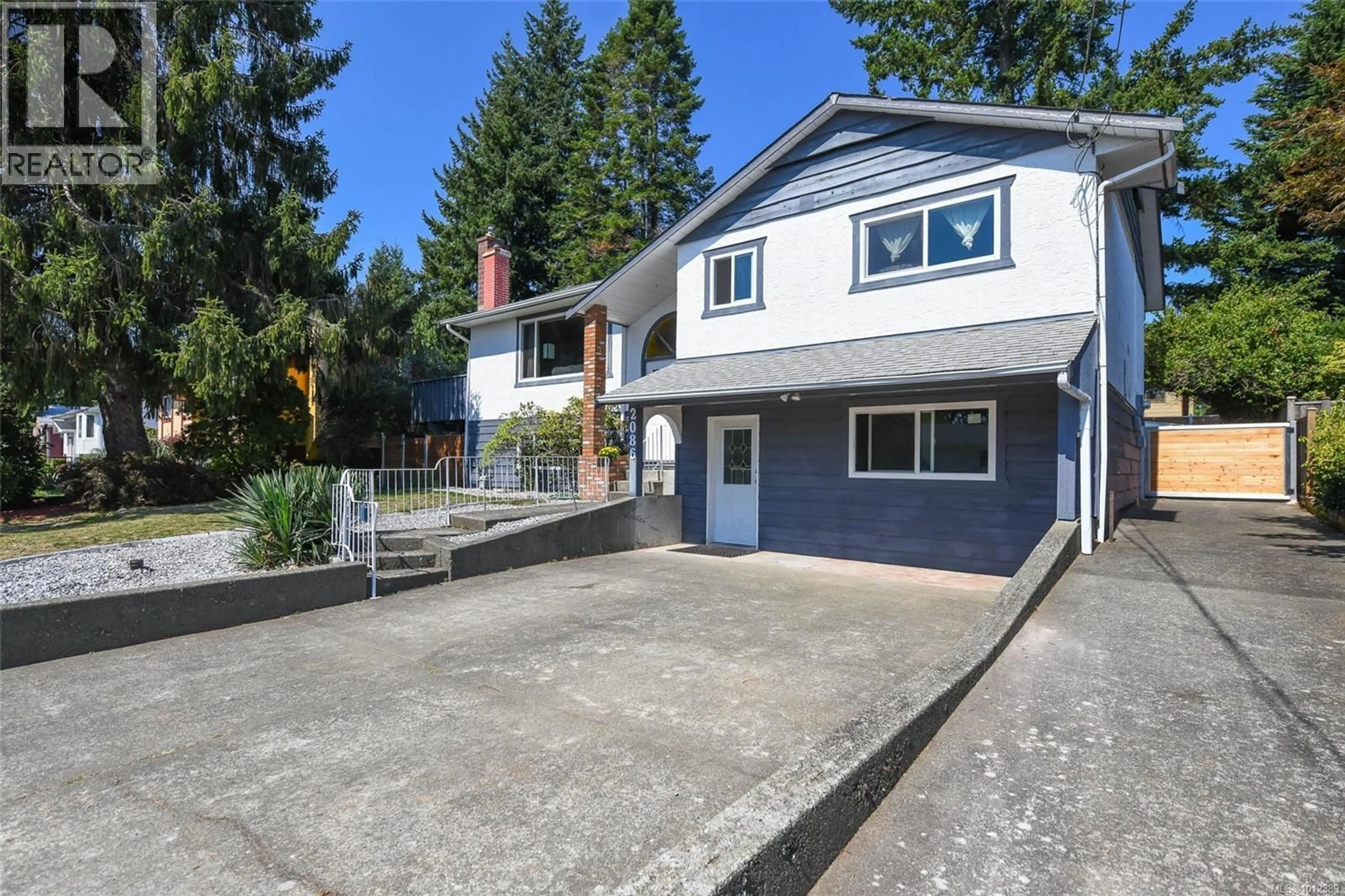 A pic from outside/outdoor area/front of a property/back of a property/a pic from drone, street for 2086 GULL AVENUE, Comox British Columbia V9M1L4