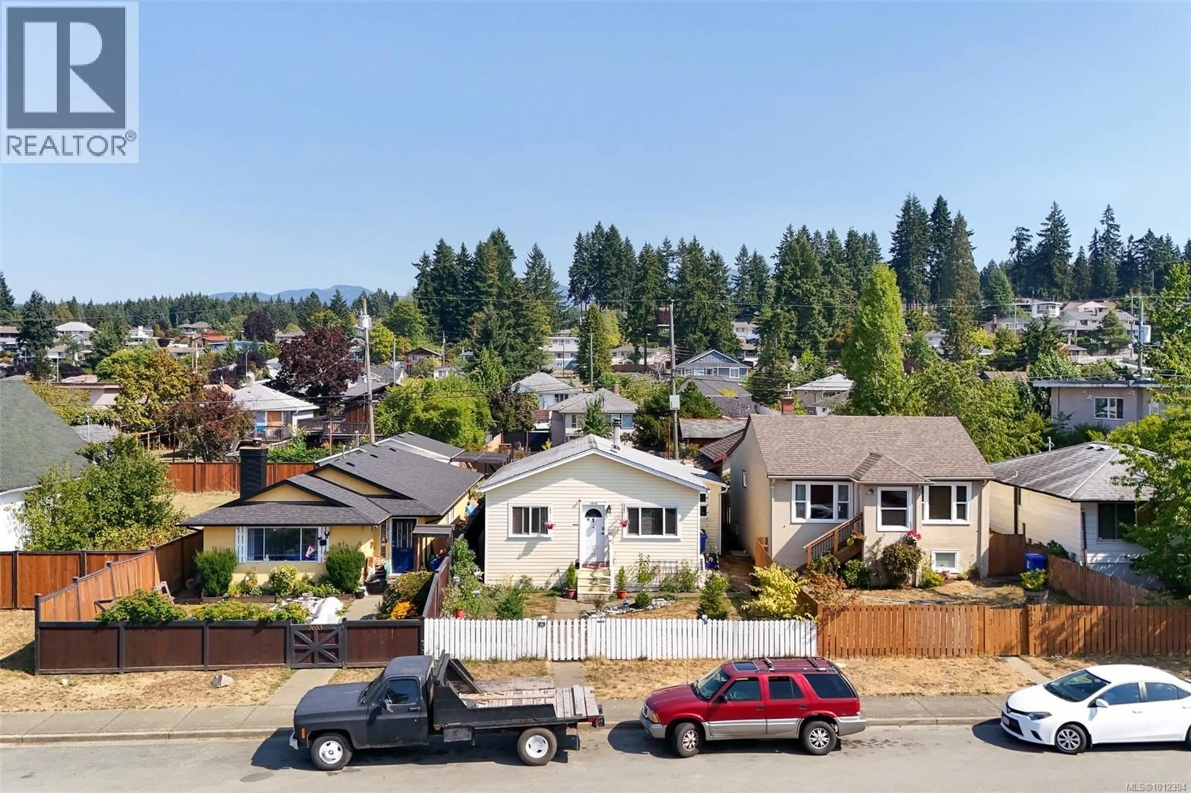 A pic from outside/outdoor area/front of a property/back of a property/a pic from drone, street for 3645 14TH AVENUE, Port Alberni British Columbia V9Y5B6