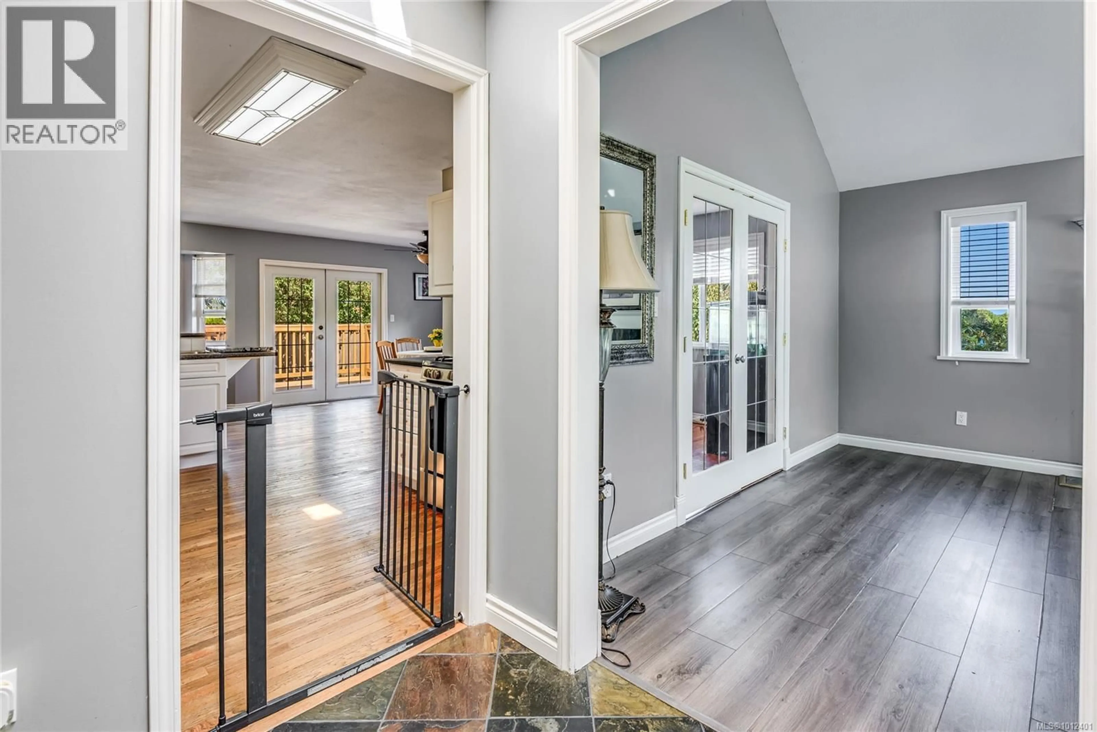 Indoor entryway for 2702 EDEN STREET, Campbell River British Columbia V9H1S7