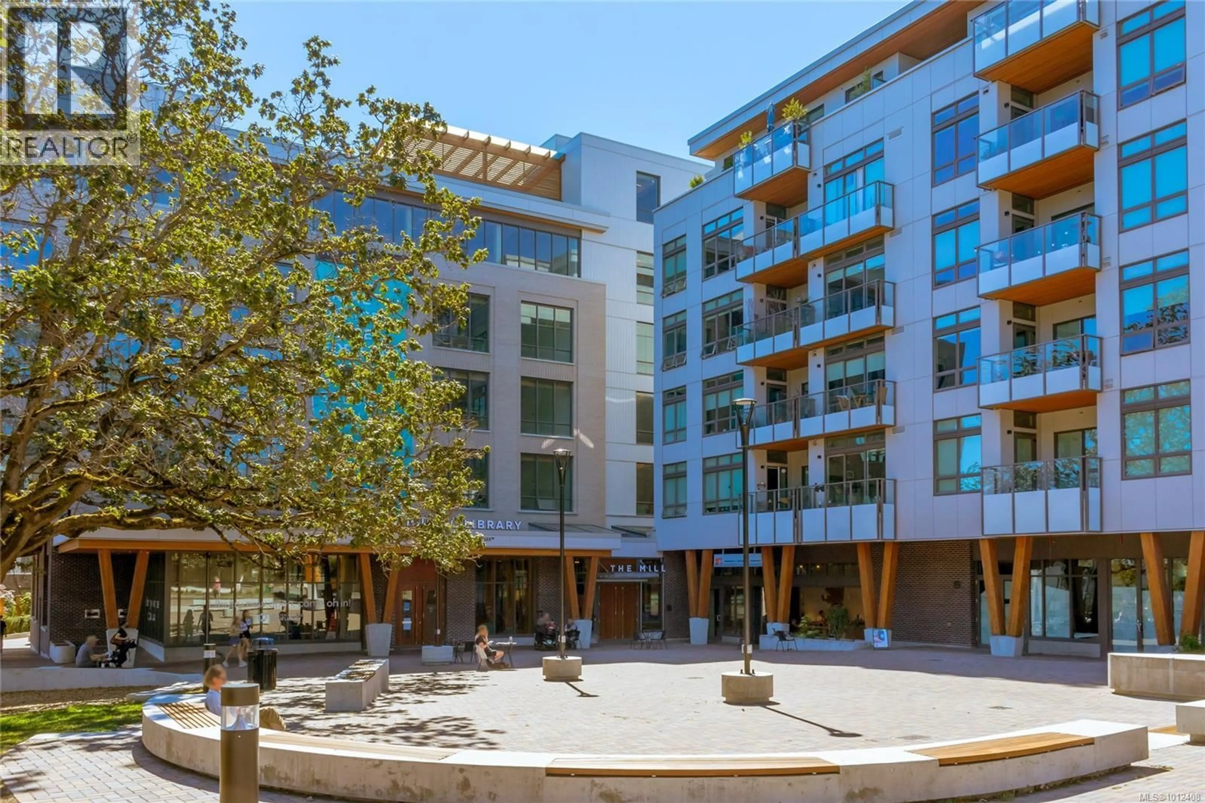 Patio, building for 112 - 1315 ESQUIMALT ROAD, Esquimalt British Columbia V9A3P5