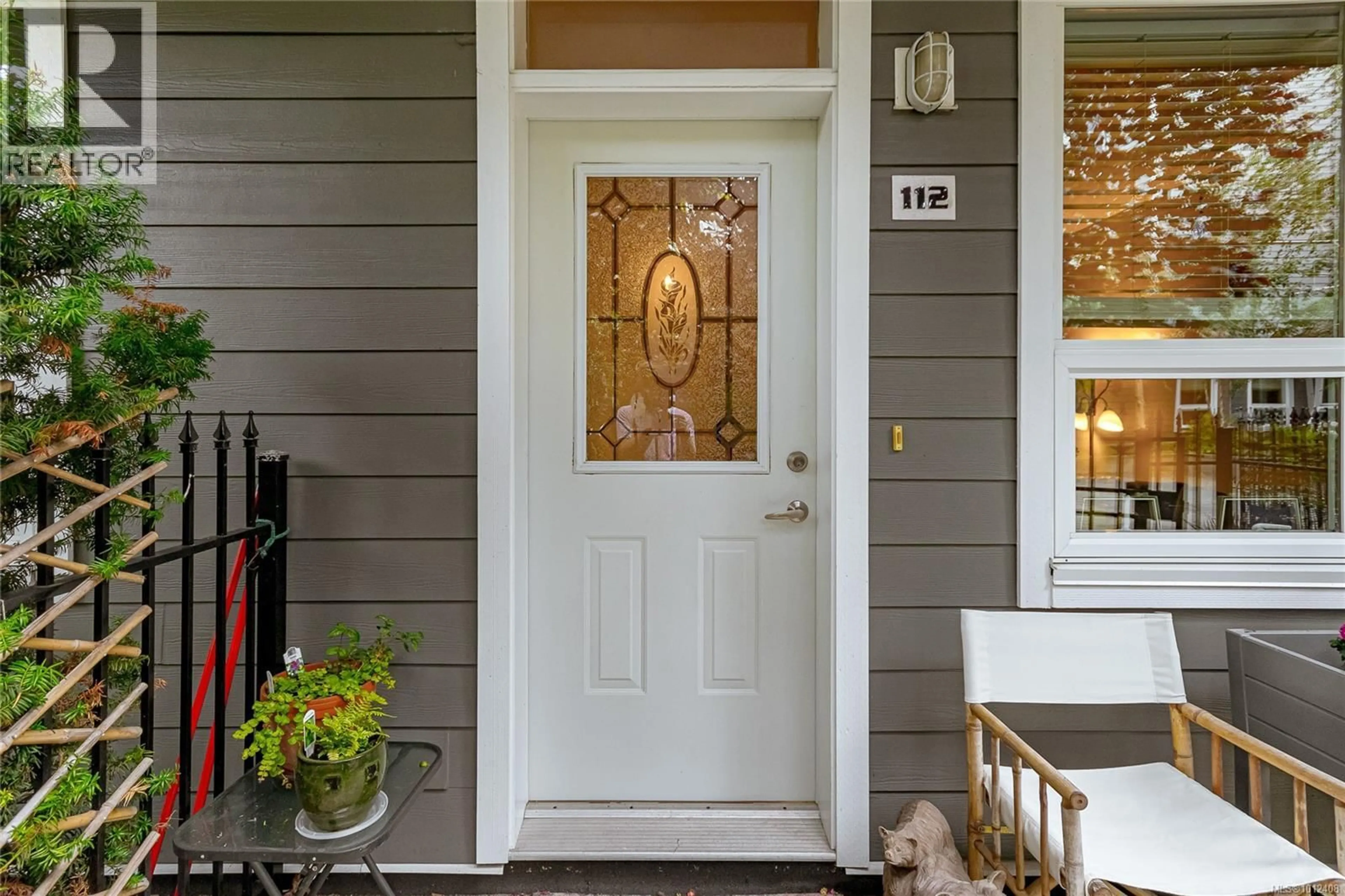 Indoor entryway for 112 - 1315 ESQUIMALT ROAD, Esquimalt British Columbia V9A3P5