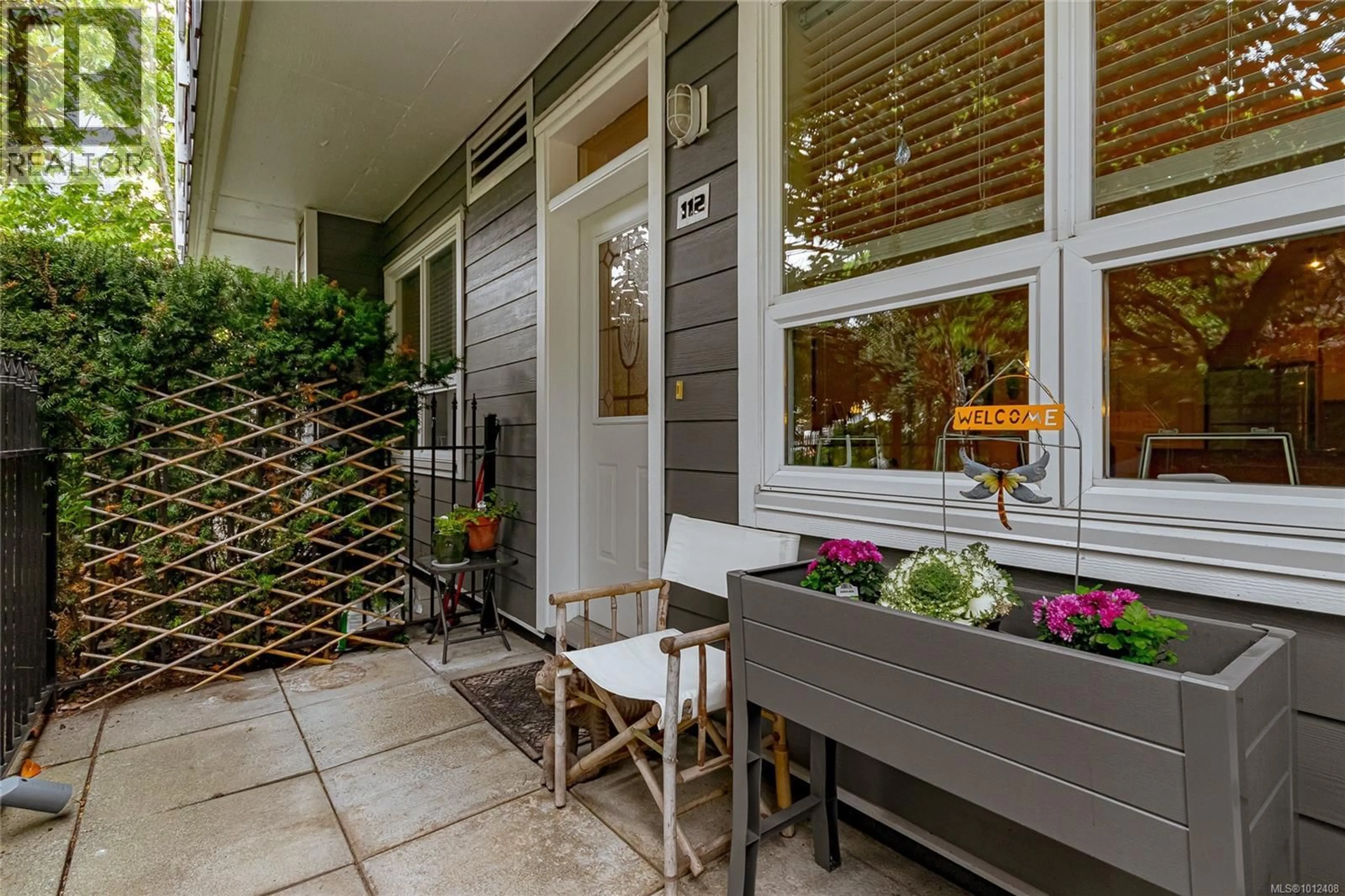 Patio, street for 112 - 1315 ESQUIMALT ROAD, Esquimalt British Columbia V9A3P5