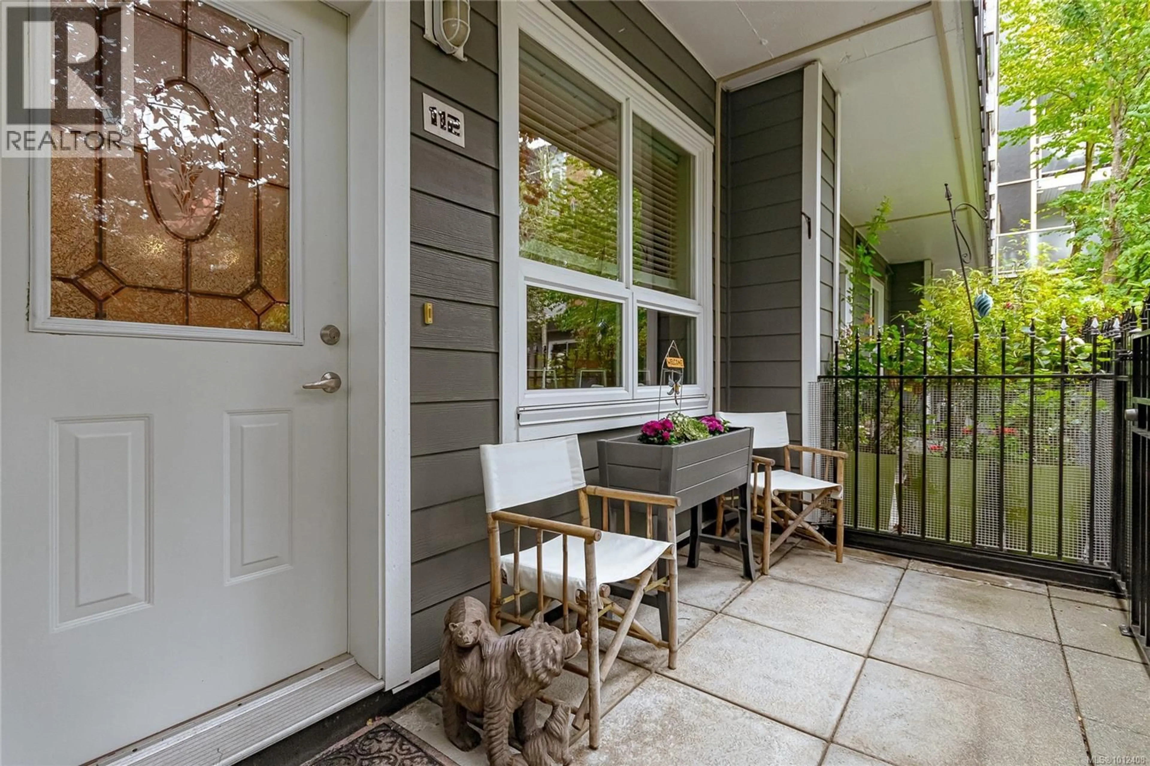 Patio, street for 112 - 1315 ESQUIMALT ROAD, Esquimalt British Columbia V9A3P5