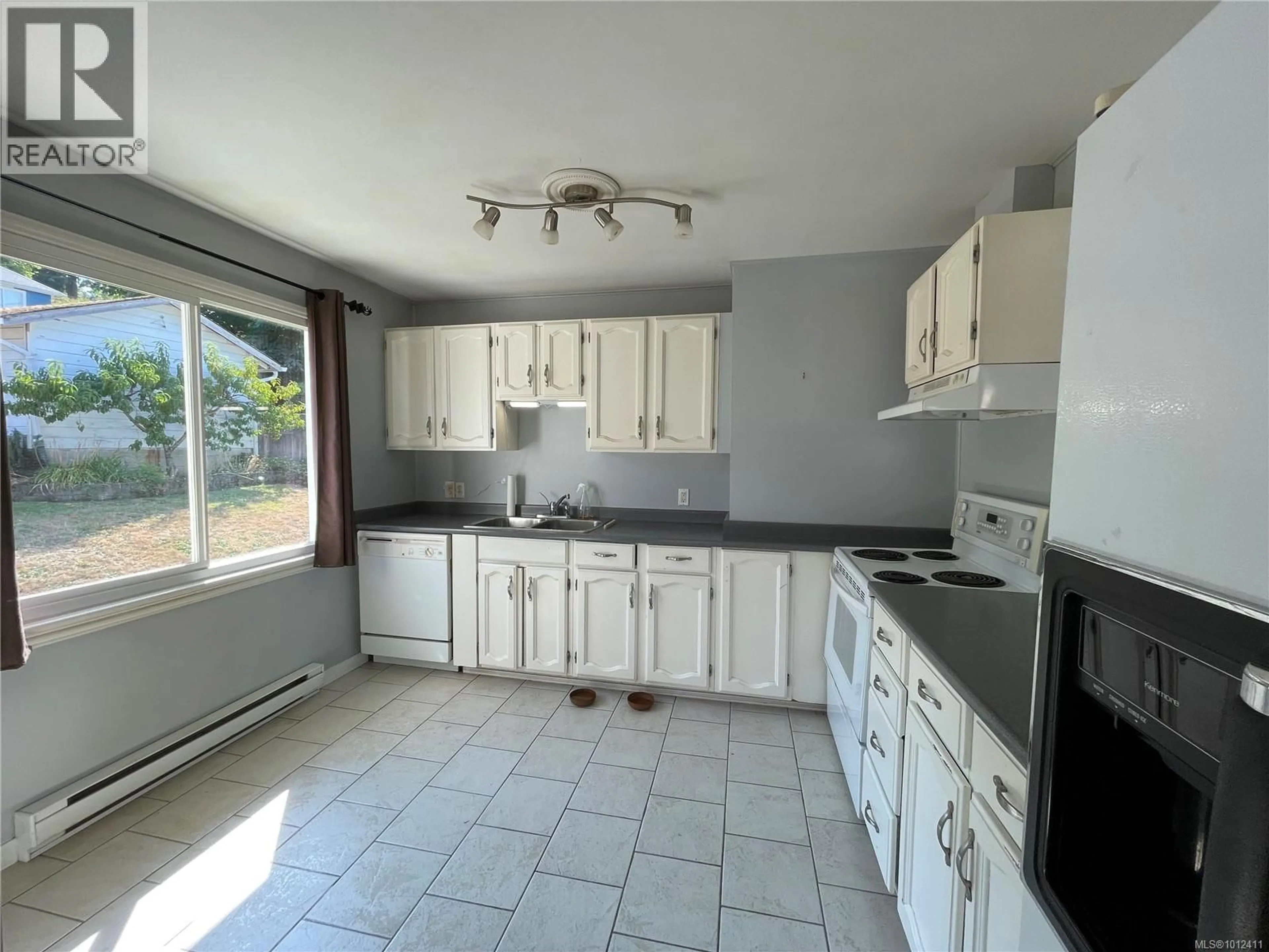 Standard kitchen, unknown for 2475 11TH AVENUE, Port Alberni British Columbia V9Y2S2