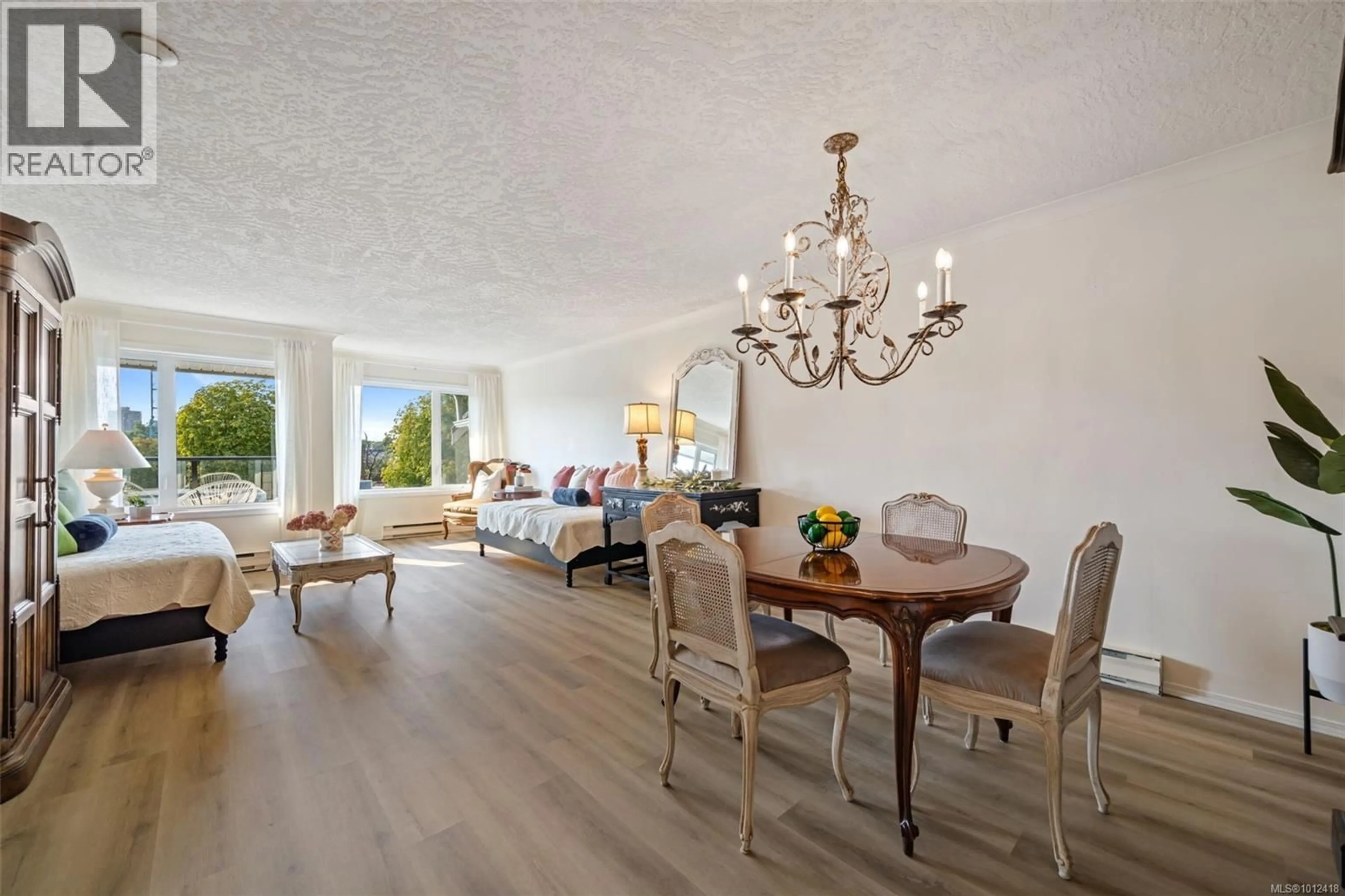 Dining room, wood/laminate floor for 402 - 1121 OSCAR STREET, Victoria British Columbia V8V2X3