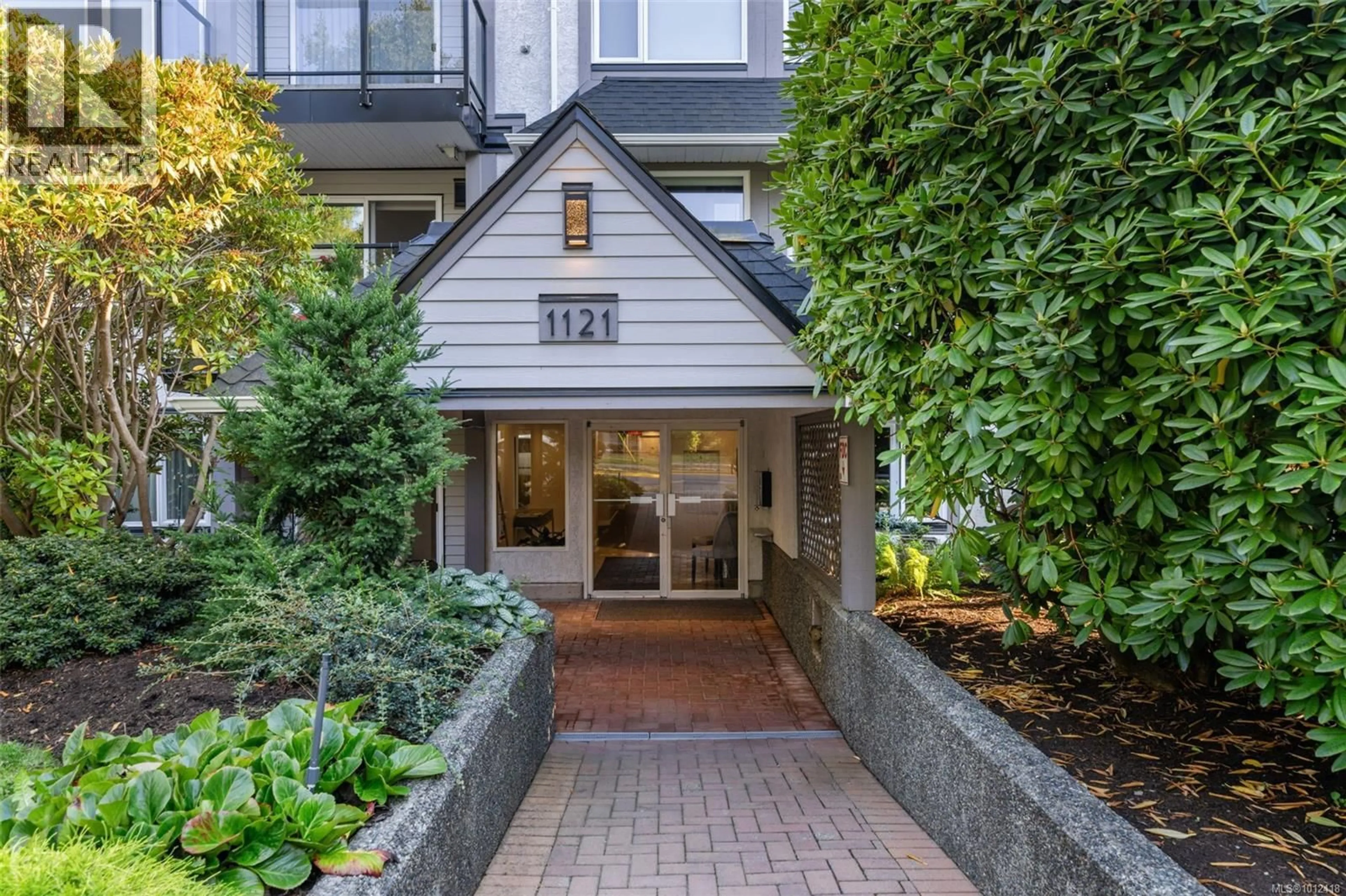 Unknown for 402 - 1121 OSCAR STREET, Victoria British Columbia V8V2X3