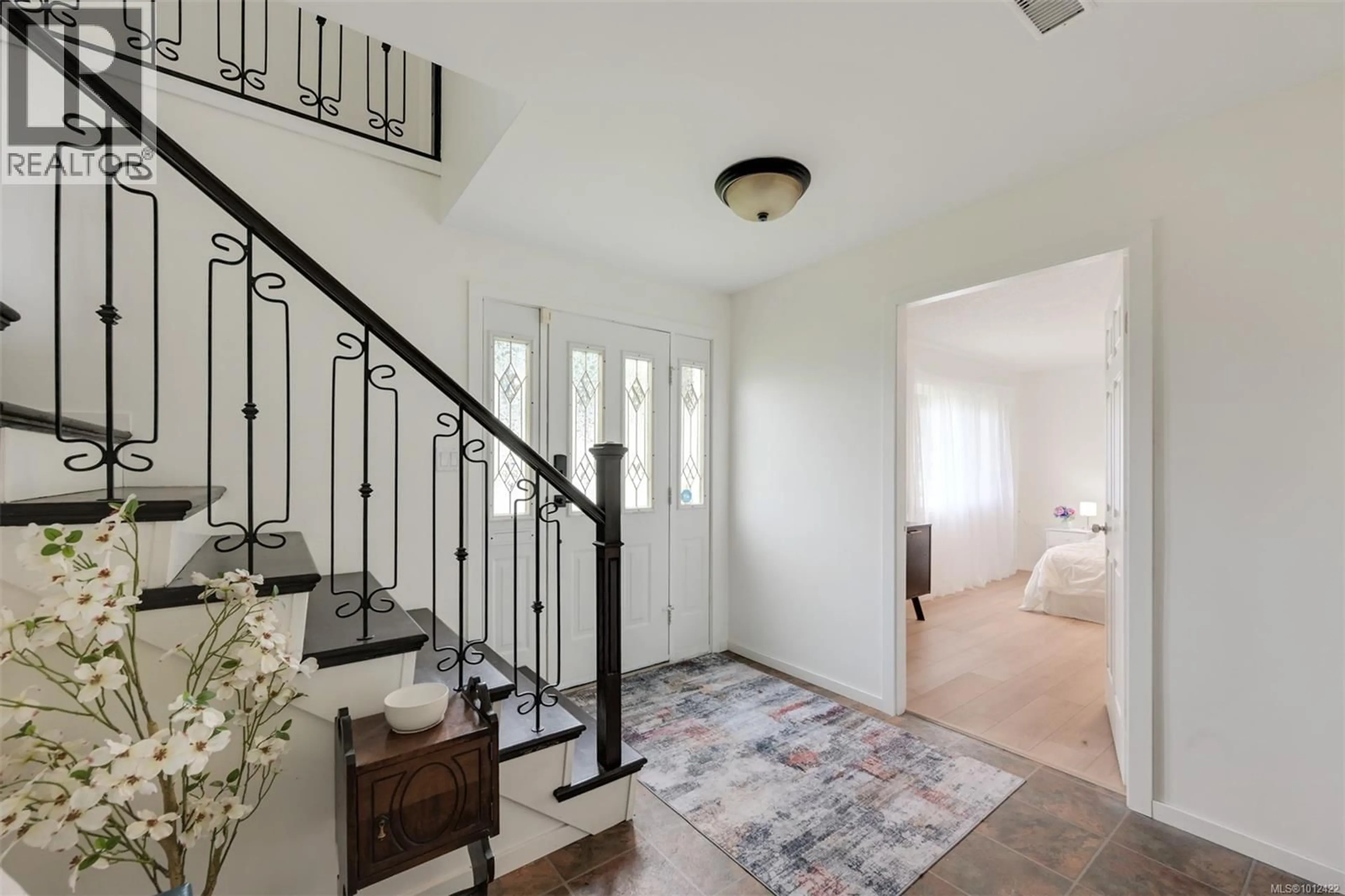 Indoor entryway for 2874 PICKFORD ROAD, Colwood British Columbia V9B4N2